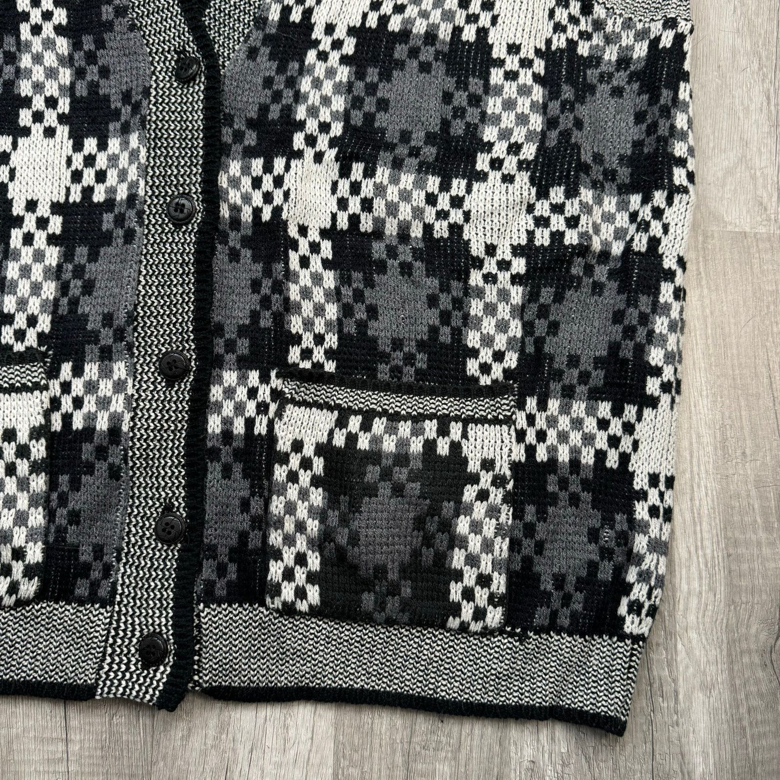 Vintage Vintage 80s 90s Plaid Gray Black White Sweater Vest Size XL Size US XL / EU 56 / 4 - 5 Thumbnail