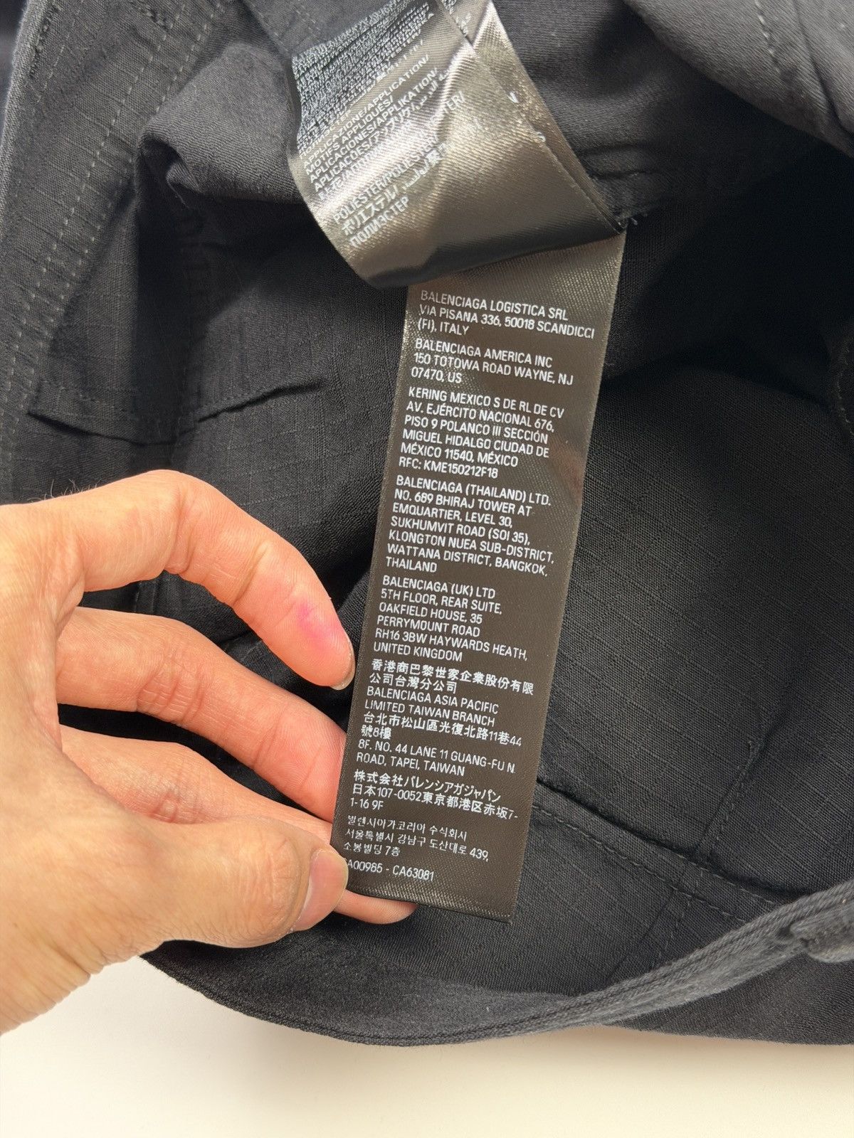 Balenciaga FW21 GAMER CARGO SHORTS Size US 30 / EU 46 - 10 Thumbnail