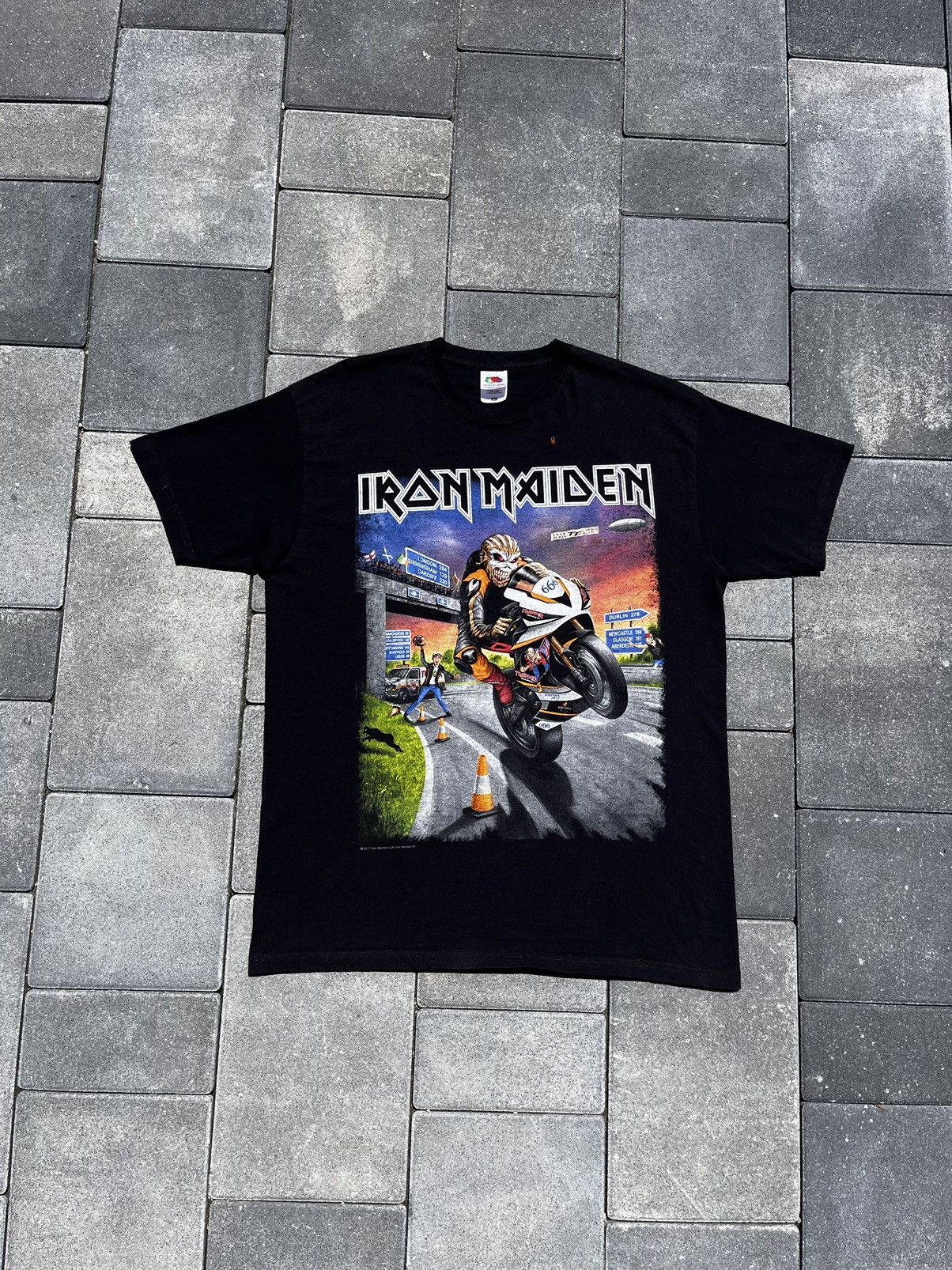 Band Tees × Iron Maiden 🎸 IRON MAIDEN THE BOOK OF SOULS BRITISH AND IRISH TOUR 2017 Size US M / EU 48-50 / 2 - 3 Thumbnail
