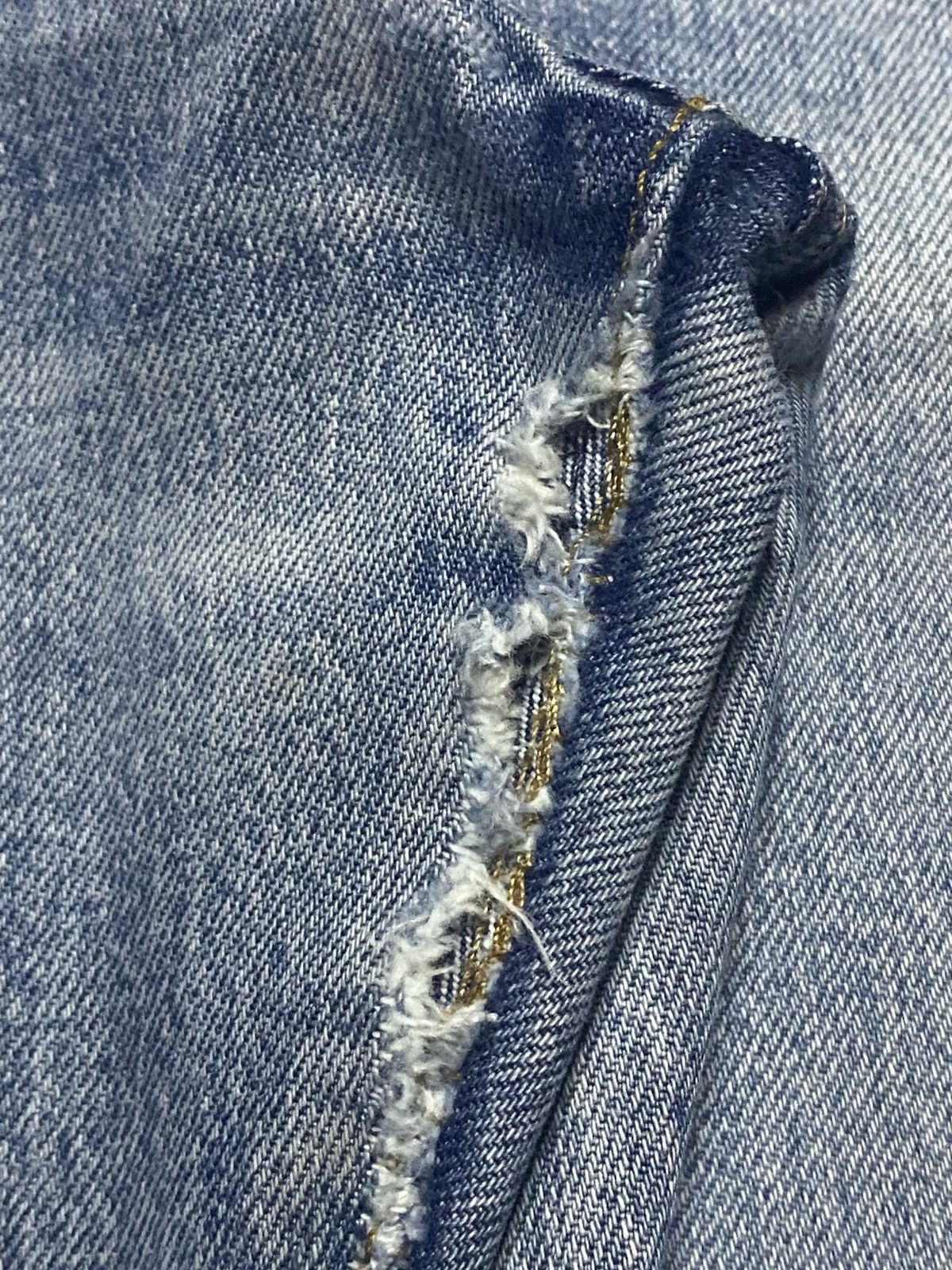 Levi's Vintage Levis 501 ButtonFly Distressed Jeans Size US 31 - 11 Thumbnail