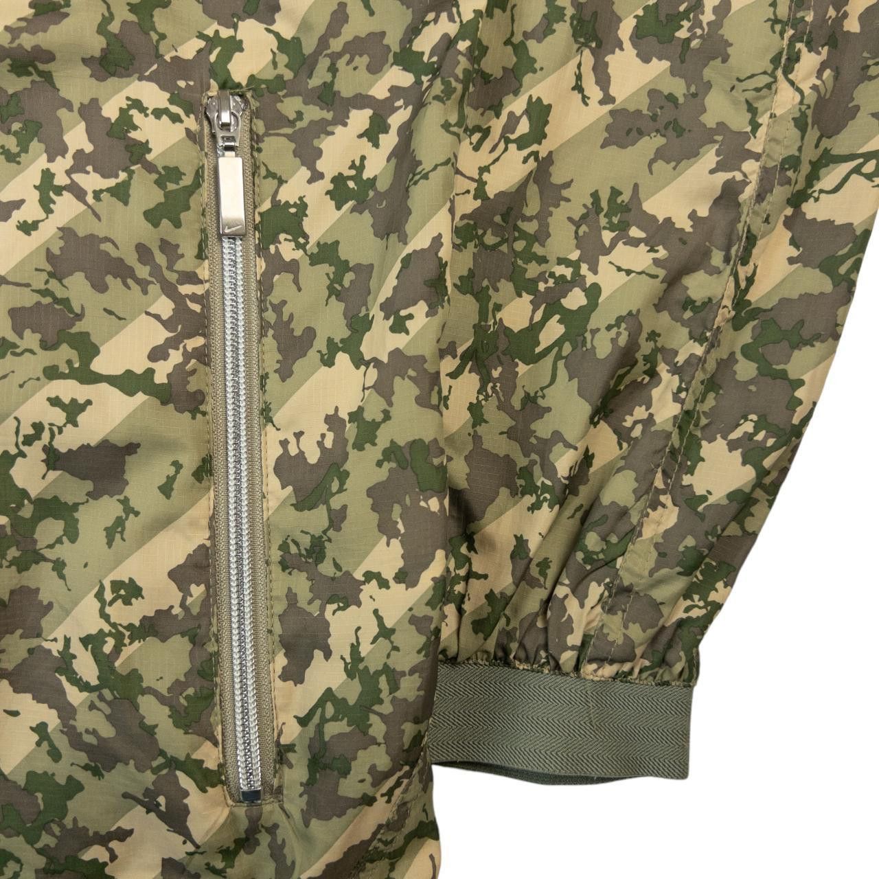 Nike Vintage Nike Camo Zip Up Jacket Size L Size US L / EU 52-54 / 3 - 6 Thumbnail