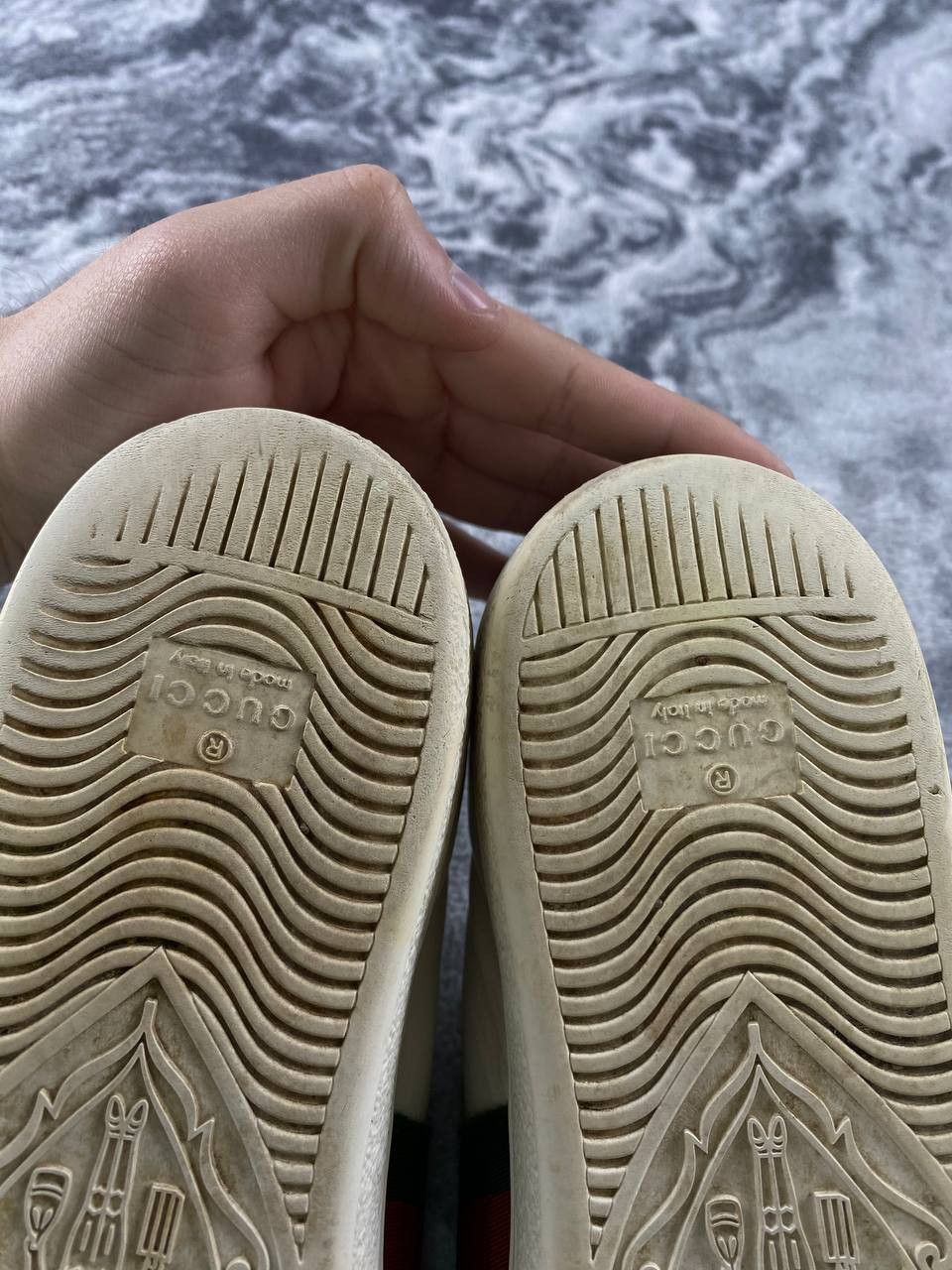 Gucci Gucci Ace Embroidered Bee Low-Top Sneakers Women Size 39 Size US 9 / IT 39 - 21 Thumbnail