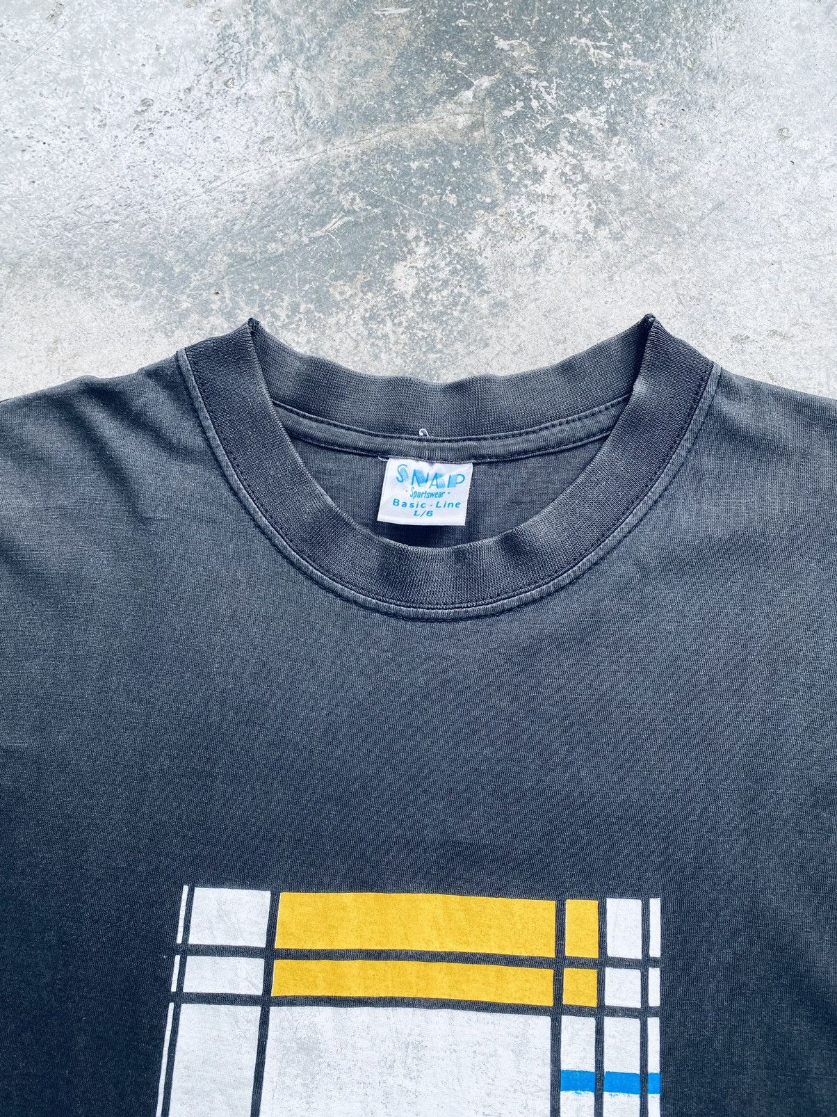 Vintage Vintage 90s Piet Mondrian Art Rare Tees Size US L / EU 52-54 / 3 - 11 Thumbnail