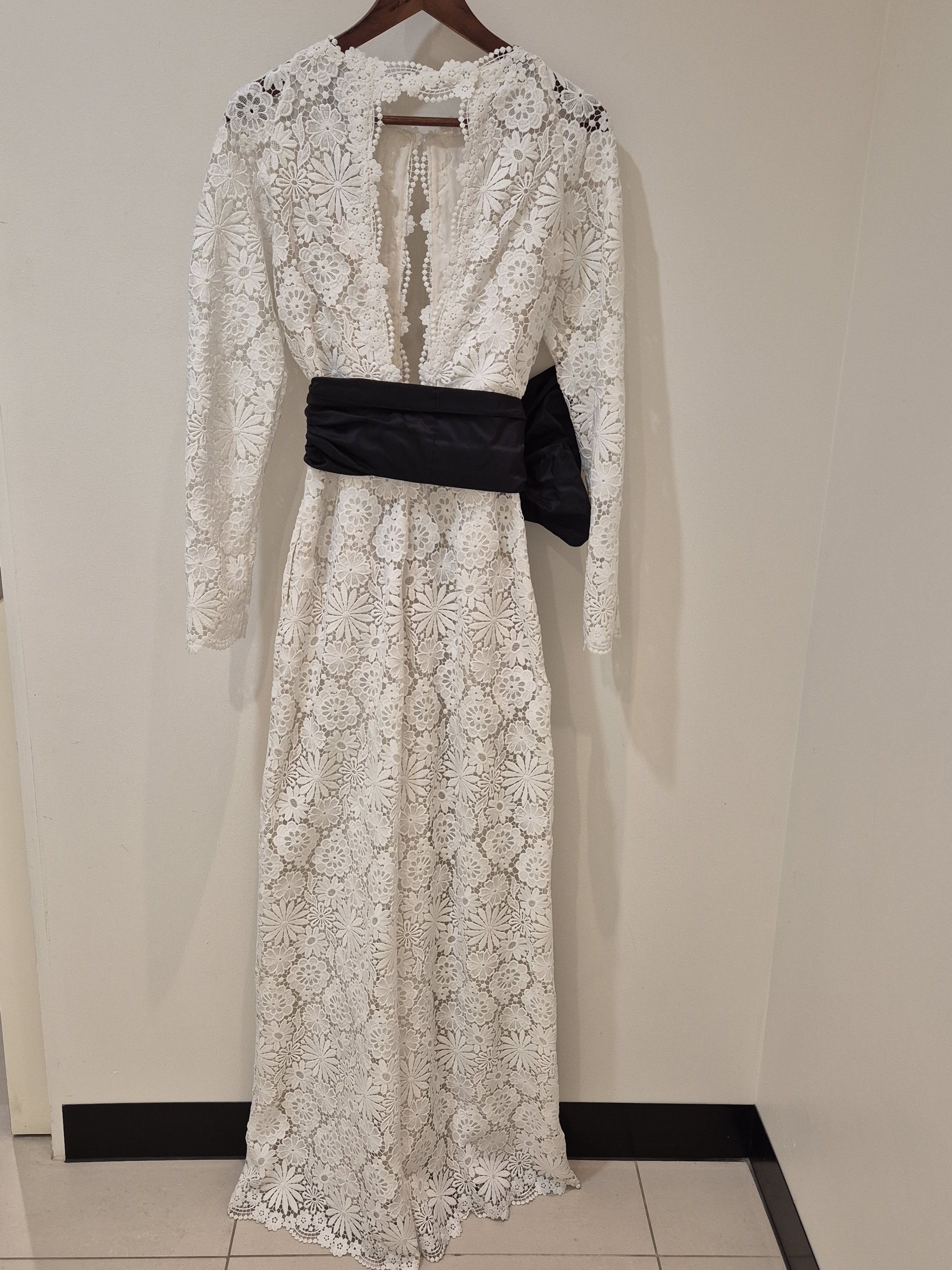 Rosie Assoulin Rosie Assoulin White lace Jumpsuit, black silk sash Size 28" / US 6 / IT 42 - 8 Thumbnail
