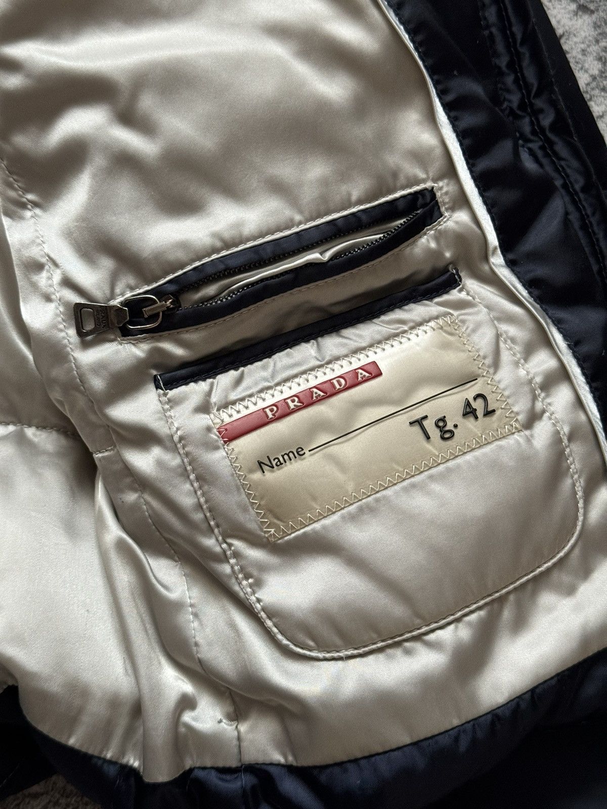 Prada Prada 42size down jacket bomber zip quilted puffer Size M / US 6-8 / IT 42-44 - 15 Thumbnail