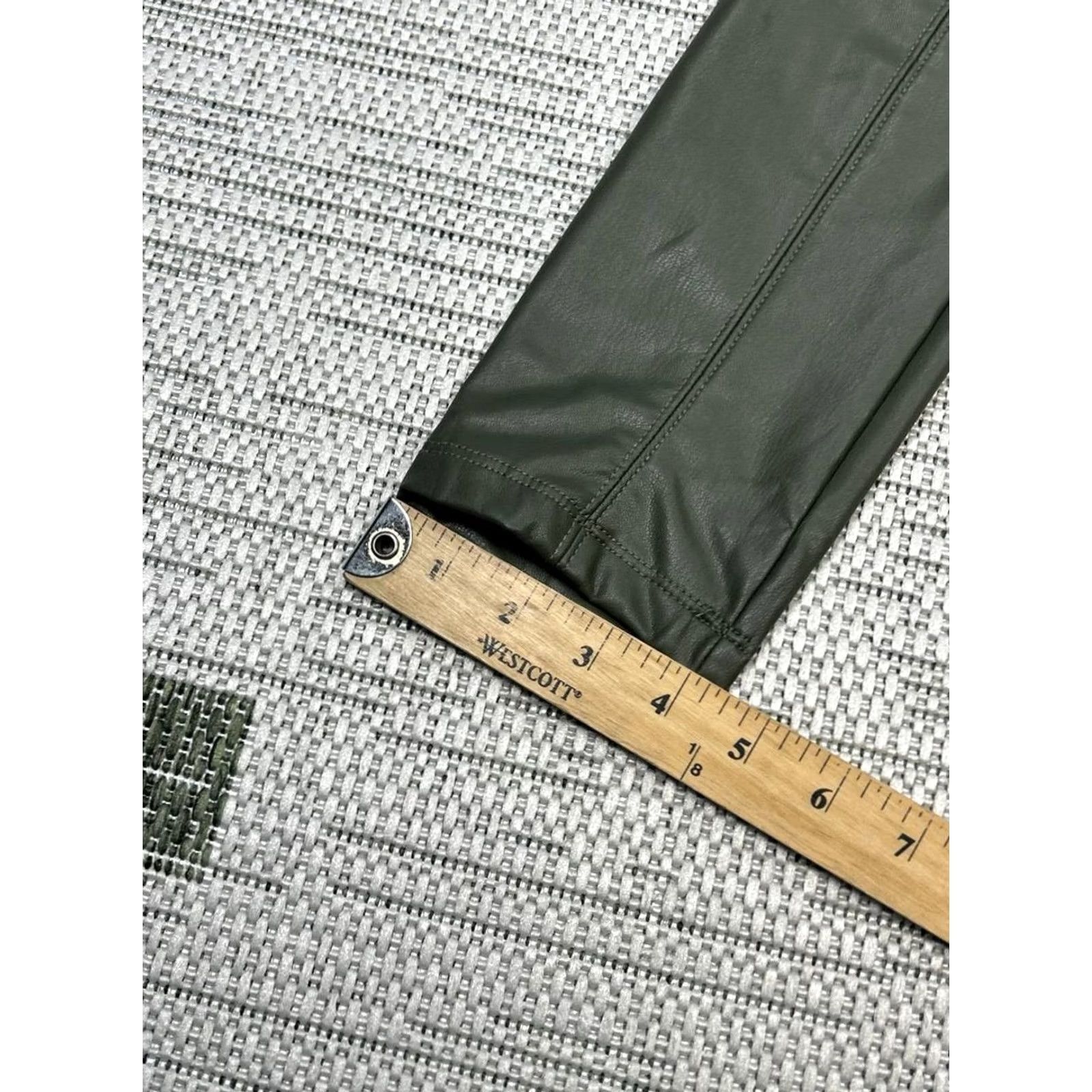 Saks Fifth Avenue Saks Fifth Avenue Leggings Womens Medium Green Mid Rise Athletic Shirt? Size 26" / US 2 / IT 38 - 4 Thumbnail