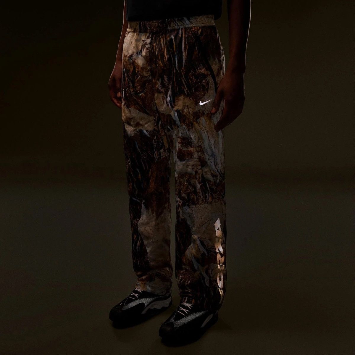 Drake × NOCTA × Nike NOCTA NIKE MOUNTAIN VIEW OPEN HEM PANT Size US 32 / EU 48 - 11 Thumbnail