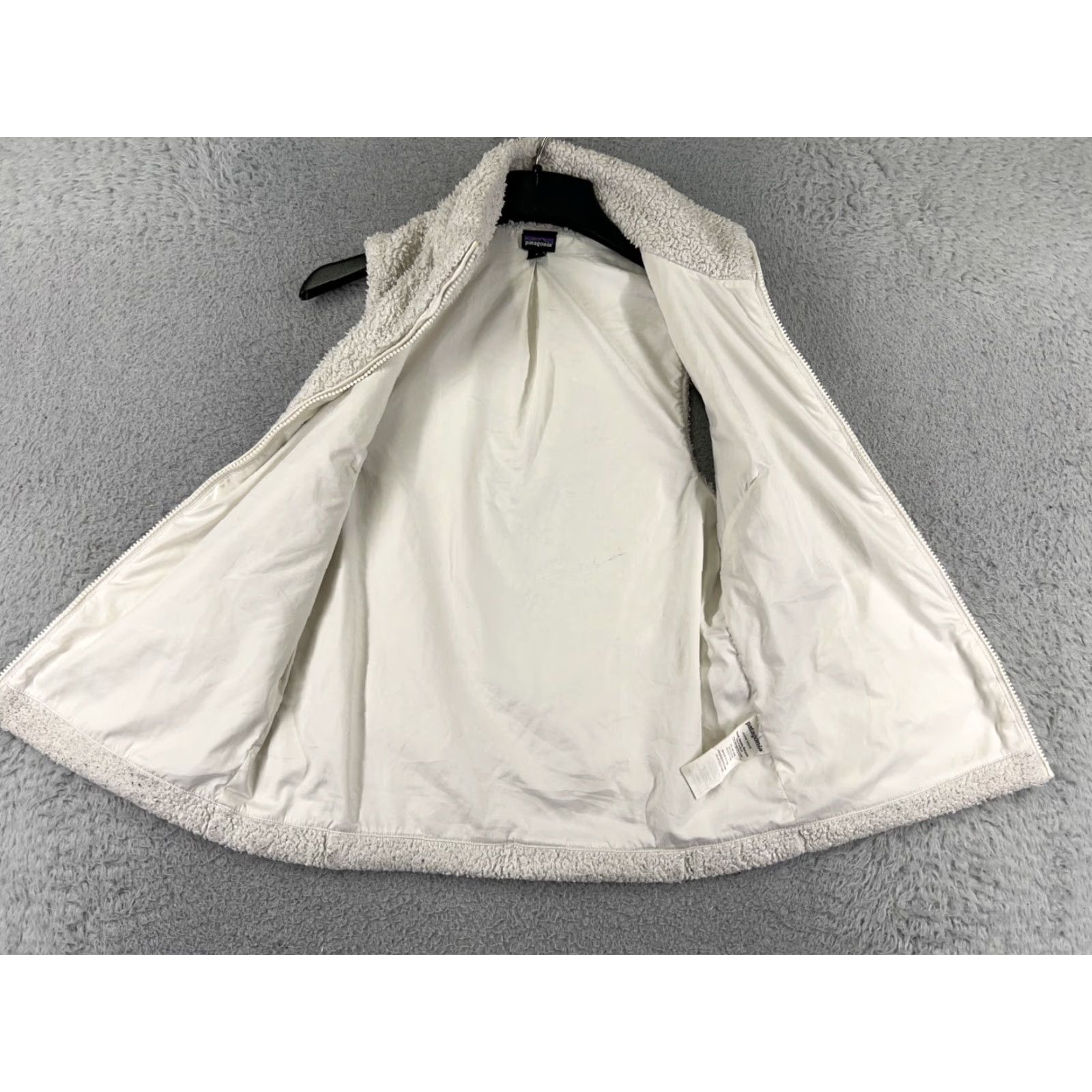 Patagonia Patagonia Vest Womens Small White 100% Polyester Fleece Full Zip Deep Pile Size S / US 4 / IT 40 - 5 Thumbnail