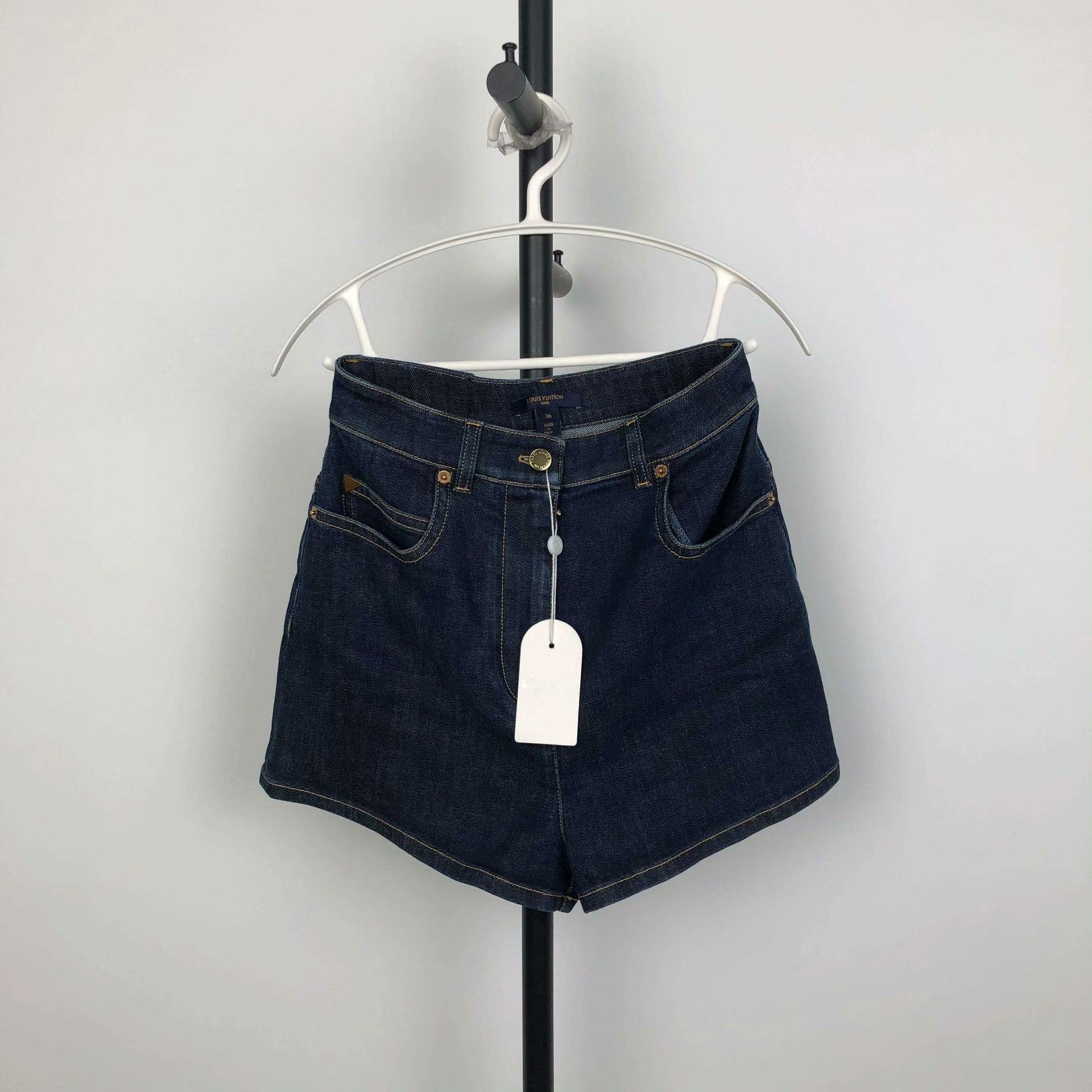 Louis Vuitton Louis Vuitton Blue Denim Shorts Size 36 Size US 36 / EU 52 - 1 Thumbnail