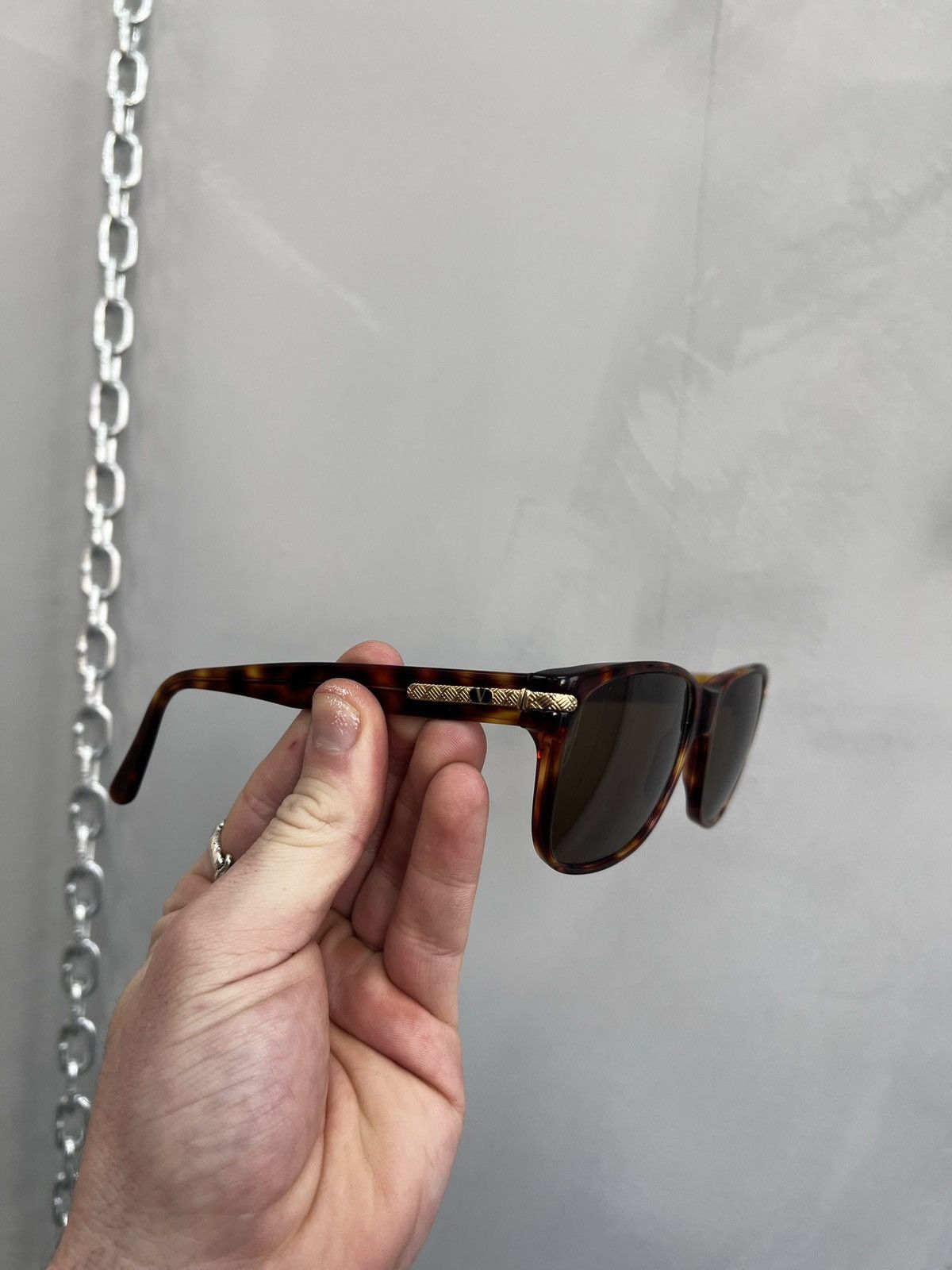 Valentino VINTAGE OLD MONEY VALENTINO BROWN SUNGLASSES Size ONE SIZE - 11 Thumbnail