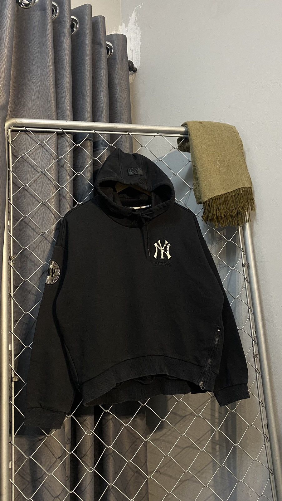 MLB × New York Yankees × Vintage MLB NY YANKEES HOODIE CROP BLACK Size US S / EU 44-46 / 1 - 1 Thumbnail