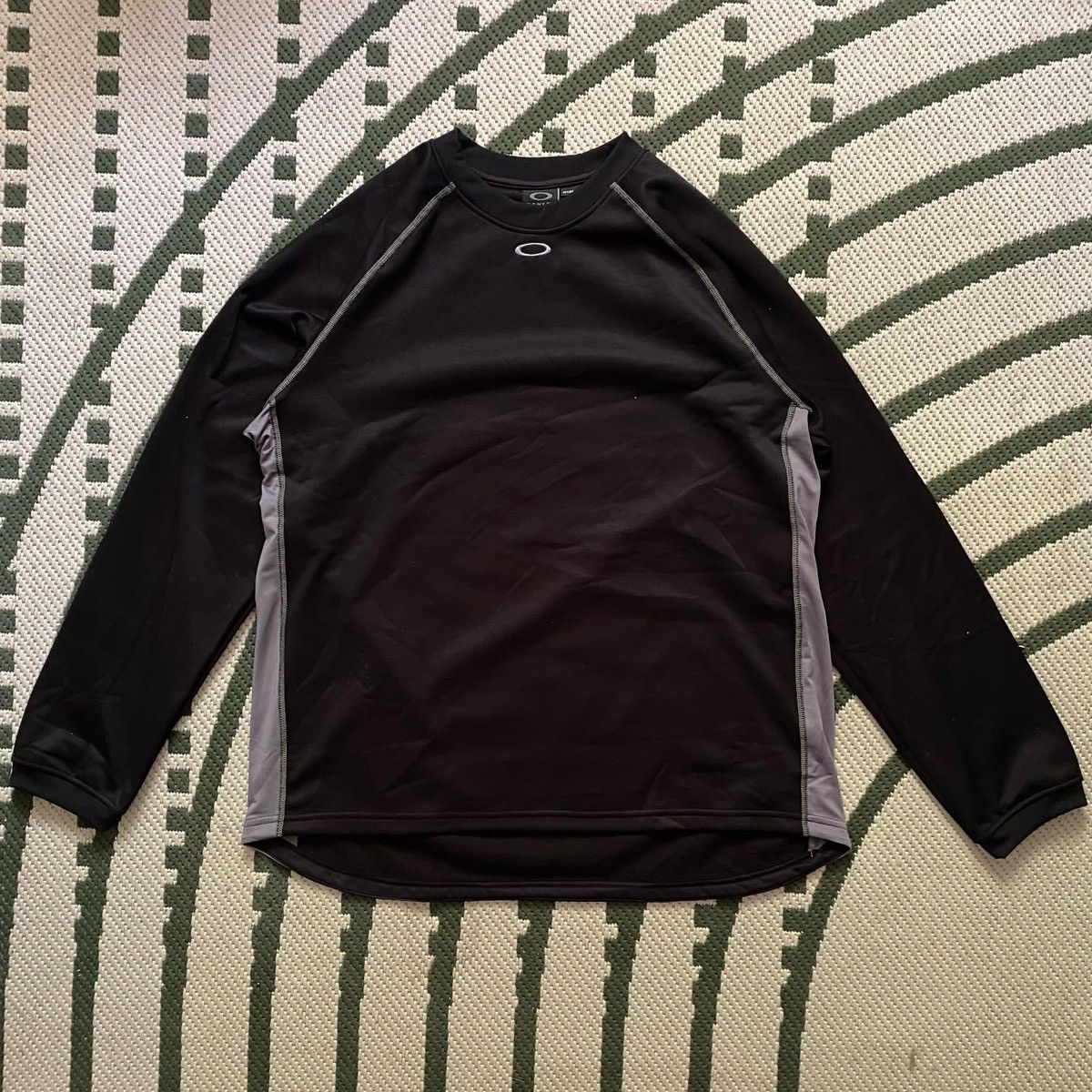 image of Oakley Softshell Crewneck Center Logo in Black, Men's (Size Large)