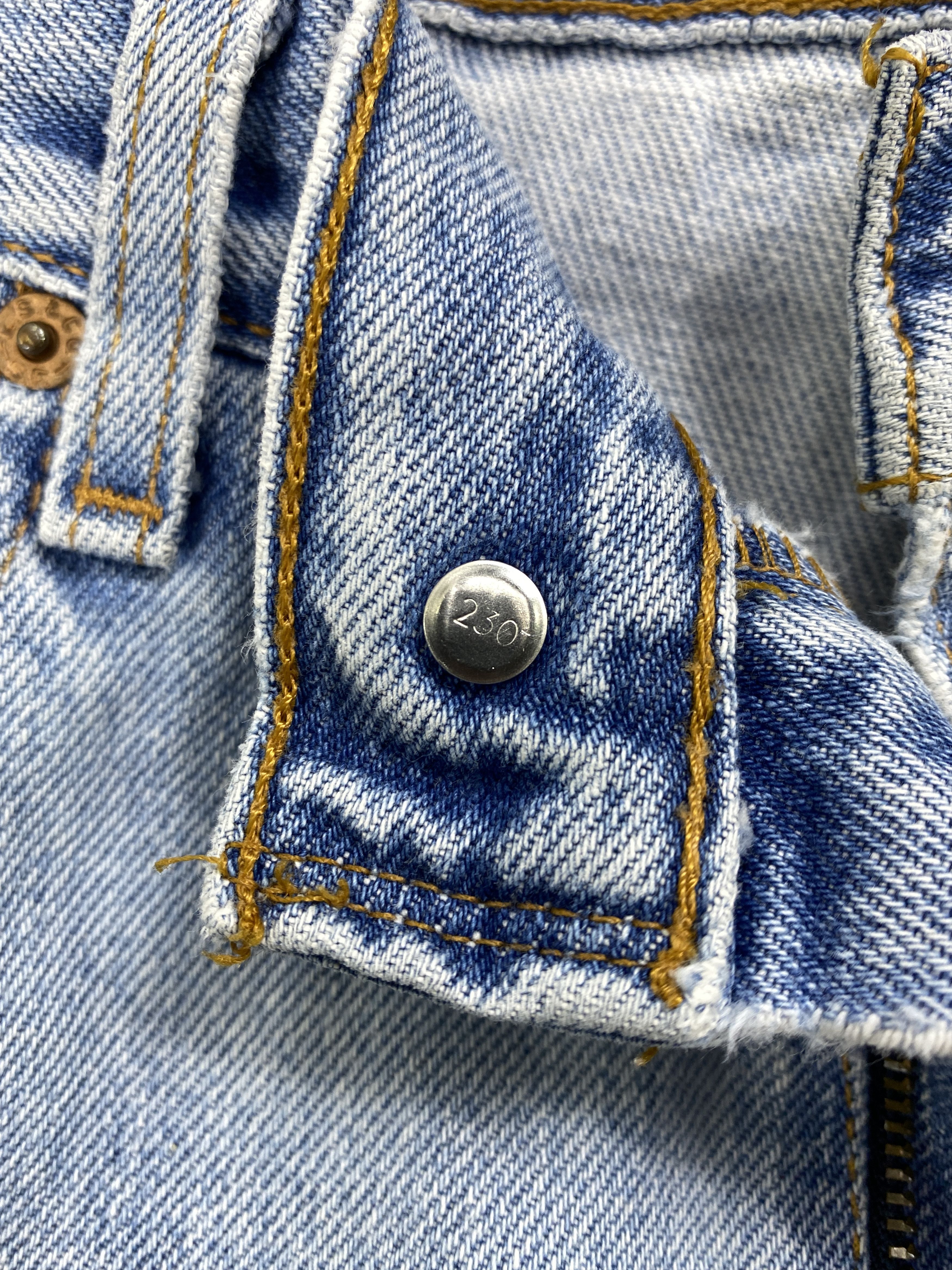 Levi's Mid Blue Vintage Levi's 550 Jeans 33x31 Denim -SJ015 Size US 33 - 7 Thumbnail