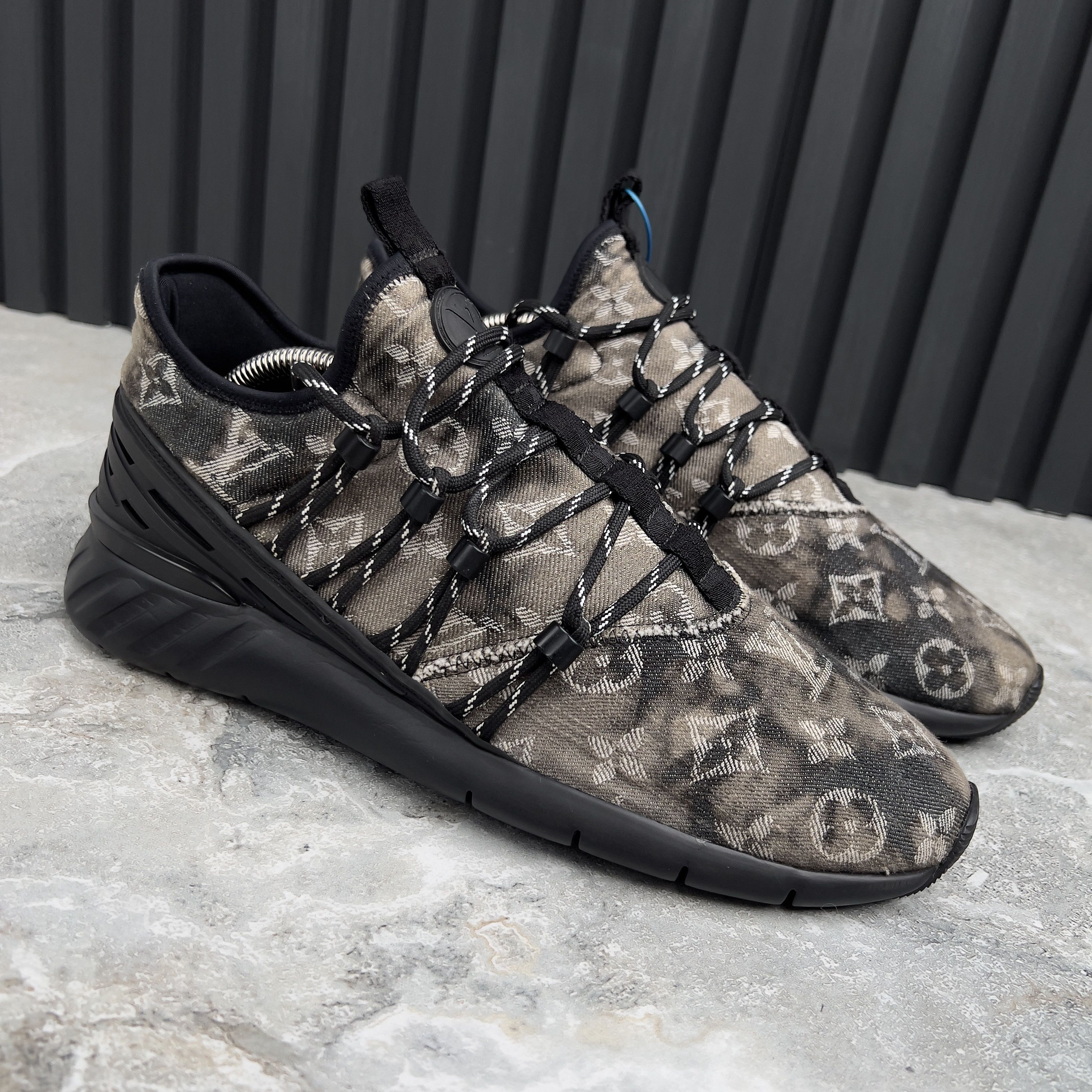 Louis Vuitton Louis Vuitton Fastlane Monogram Sneakers Denim Size US 9 / EU 42 - 5 Thumbnail