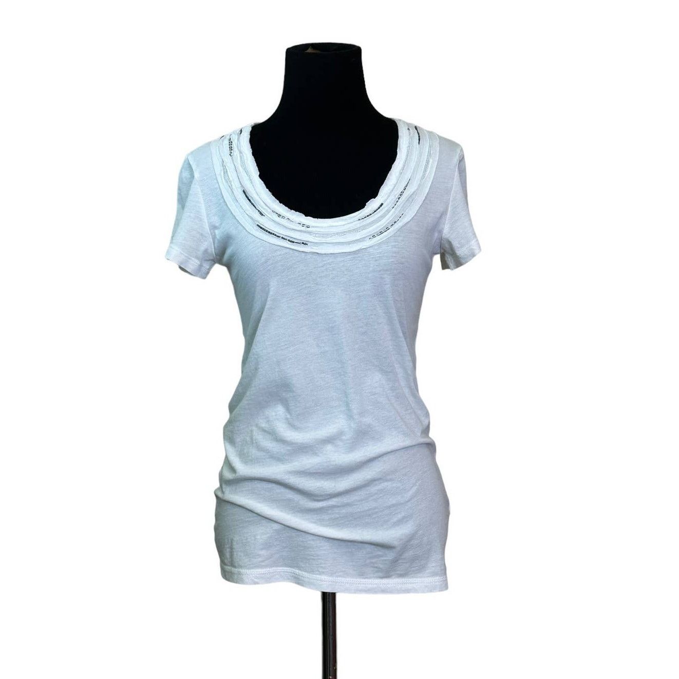 Old Navy Old Navy white short sleeves neck detailed t shirt size XS Size XS / US 0-2 / IT 36-38 - 1 Thumbnail