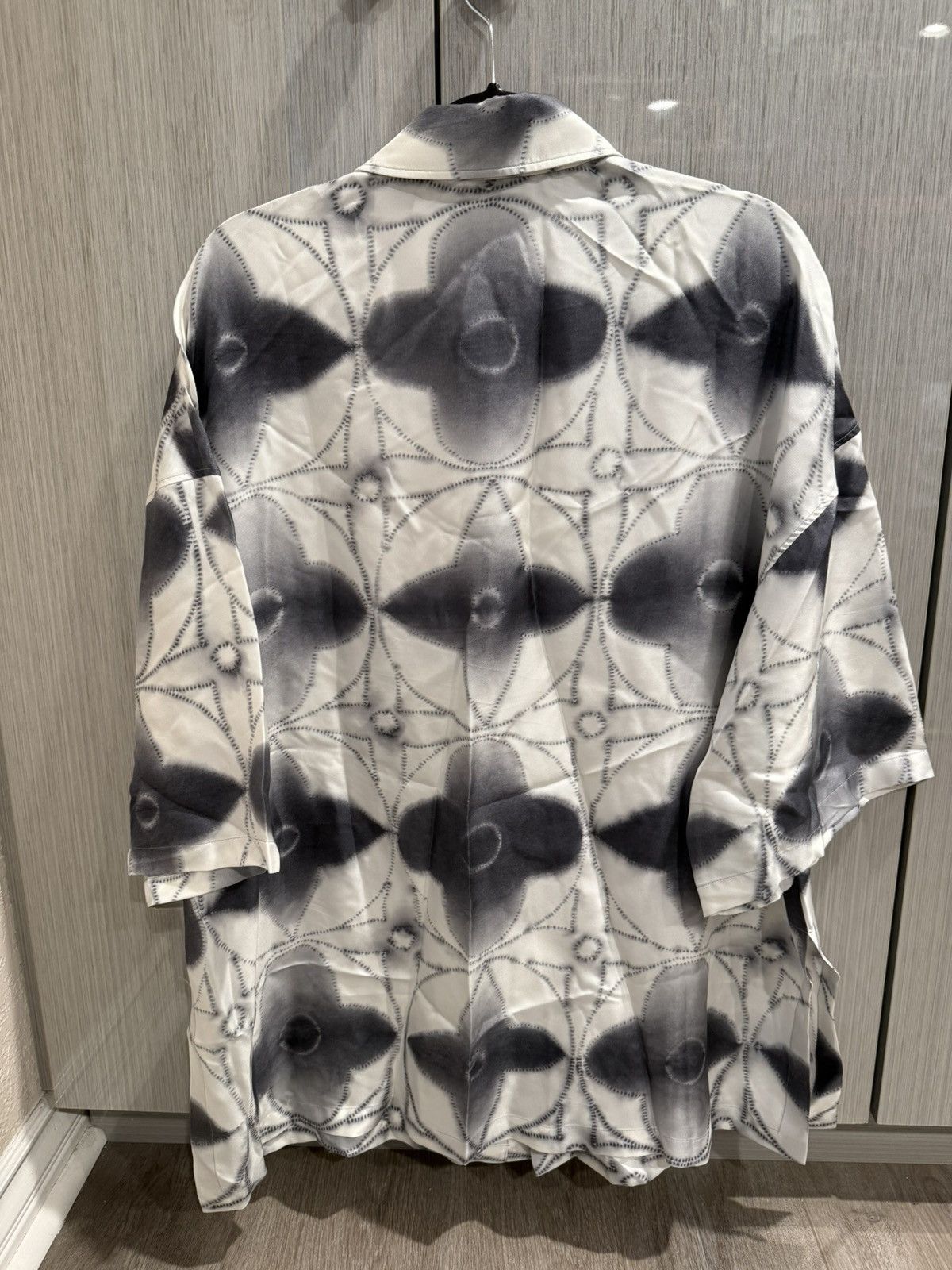 Louis Vuitton Louis Vuitton Grey Flower Monogram Oversized Silk Shirt Size US M / EU 48-50 / 2 - 2 Thumbnail