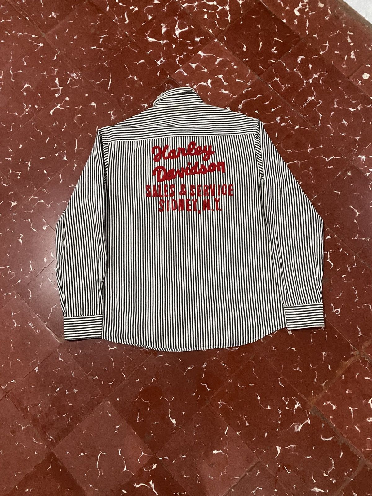 Vintage vintage 𝐇𝐀𝐑𝐋𝐄𝐘 𝐃𝐀𝐕𝐈𝐃𝐒𝐎𝐍 𝐂𝐇𝐀𝐈𝐍𝐒𝐓𝐈𝐓𝐇 𝐄𝐌𝐁𝐑𝐎𝐈𝐃𝐄𝐑𝐘 Size US L / EU 52-54 / 3 - 13 Thumbnail