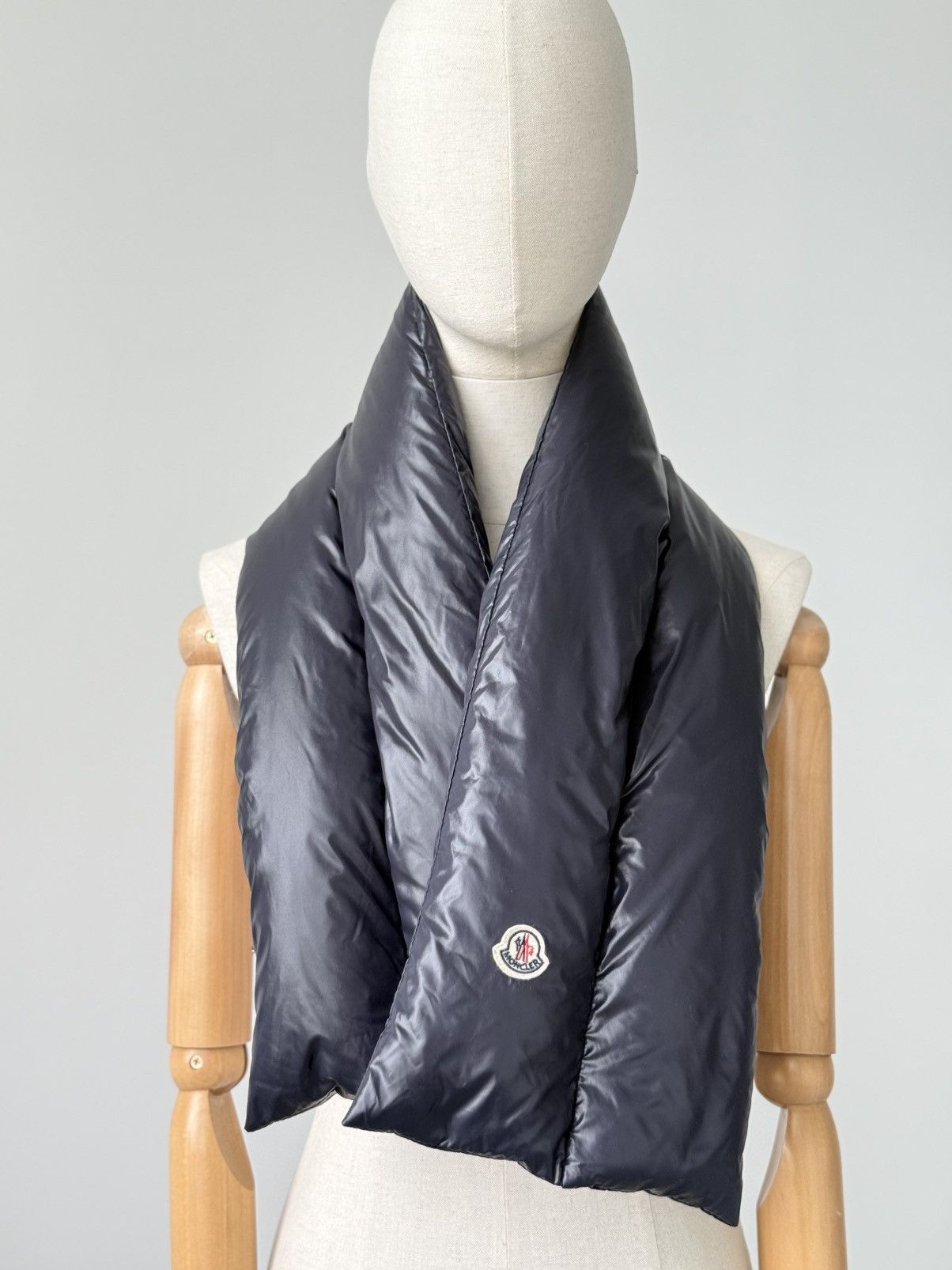 Moncler Moncler Down Puffer Scarf Navy Blue Logo Muffler Size ONE SIZE - 1 Thumbnail