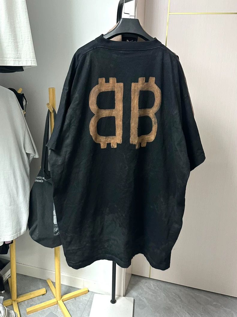 Balenciaga Balenciaga 23 FW Mud Dye Bitcoin Old Destruction Short Slee Size US XXL / EU 58 / 5 - 2 Thumbnail