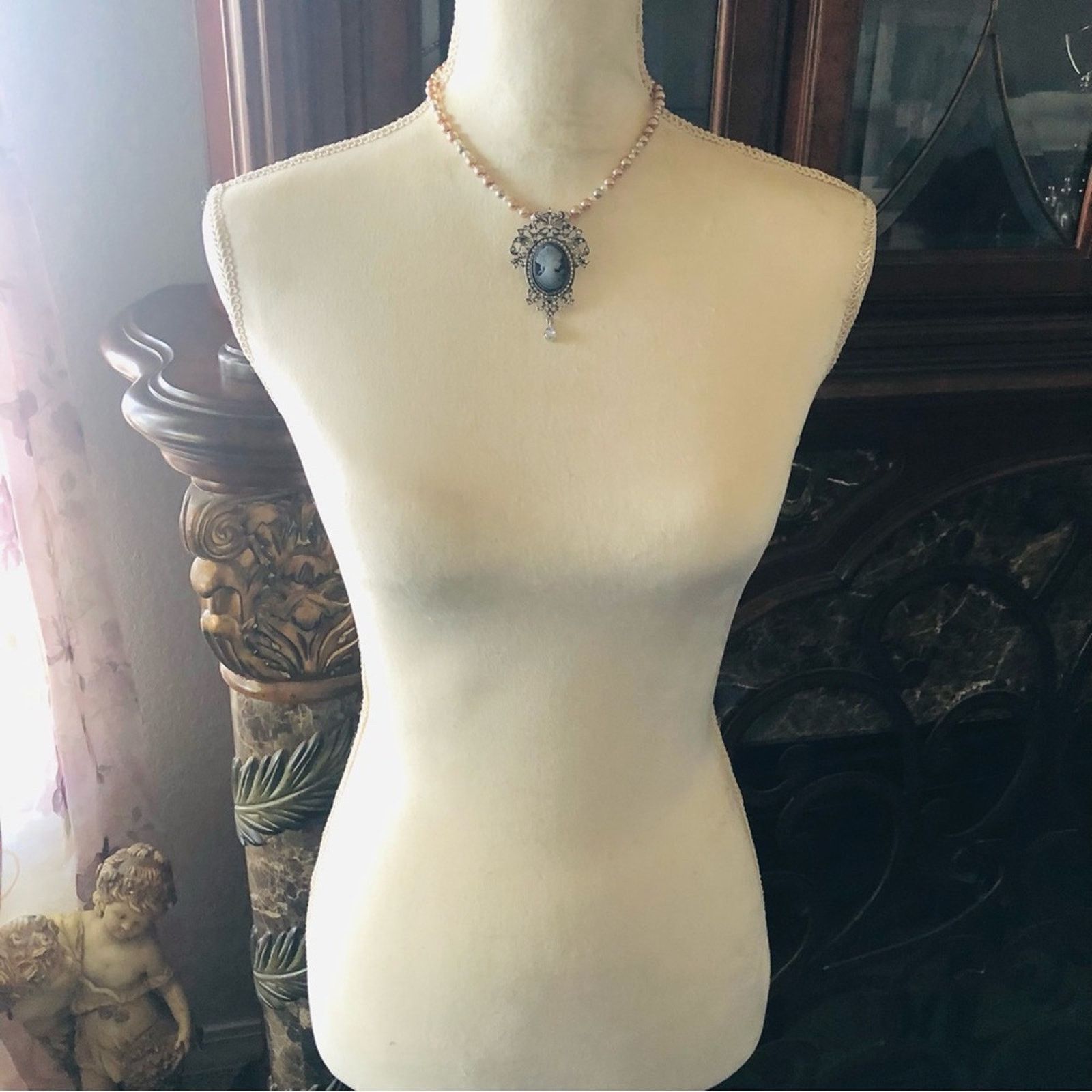 Handmade Handcrafted repurpose Victorian lady cameo Pearl necklace Size ONE SIZE - 6 Thumbnail