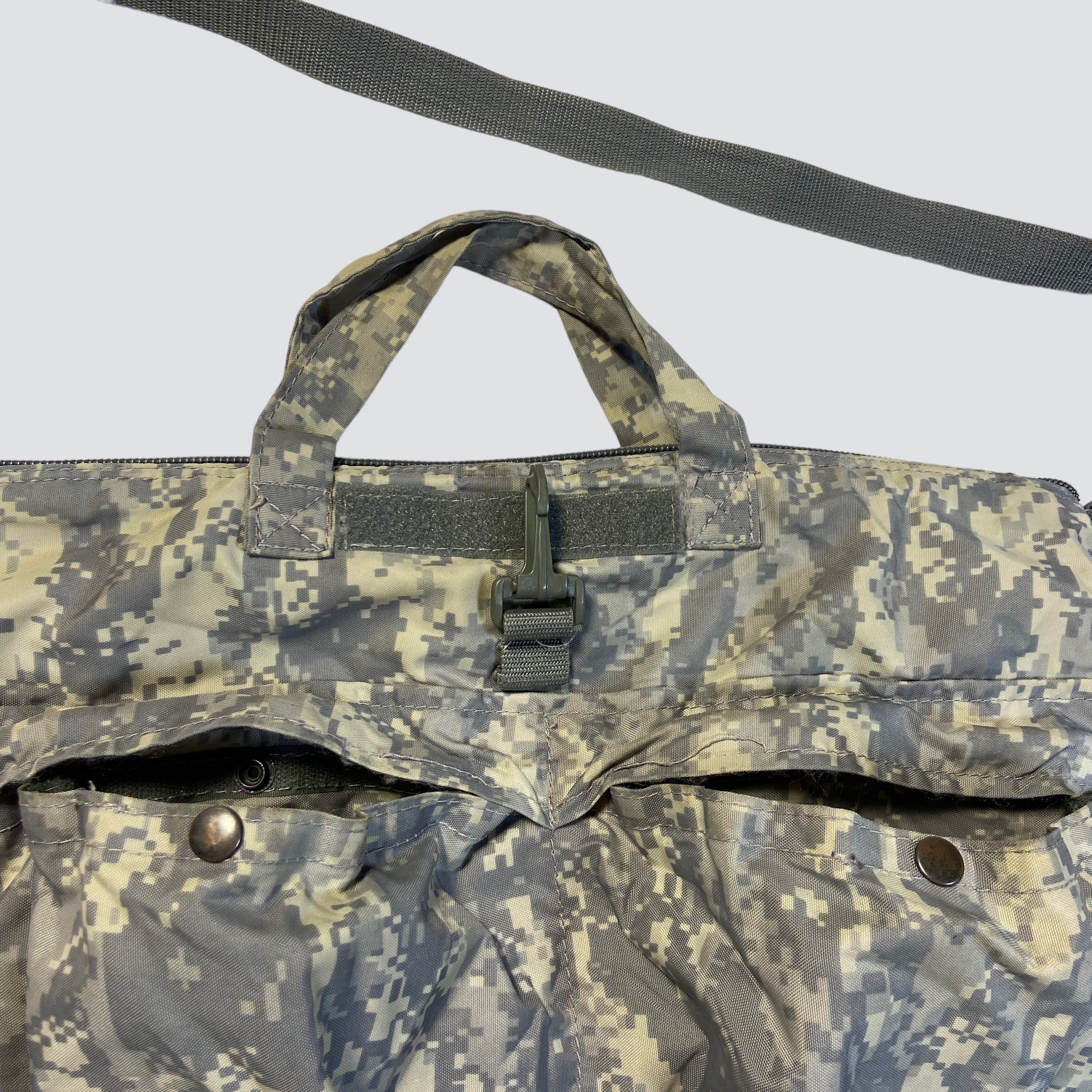 Japanese Brand 1990s MULTIPOCKET PARACHUTE ARCHIVE FLYING TOTE BAG - № 6043 Size ONE SIZE - 9 Thumbnail