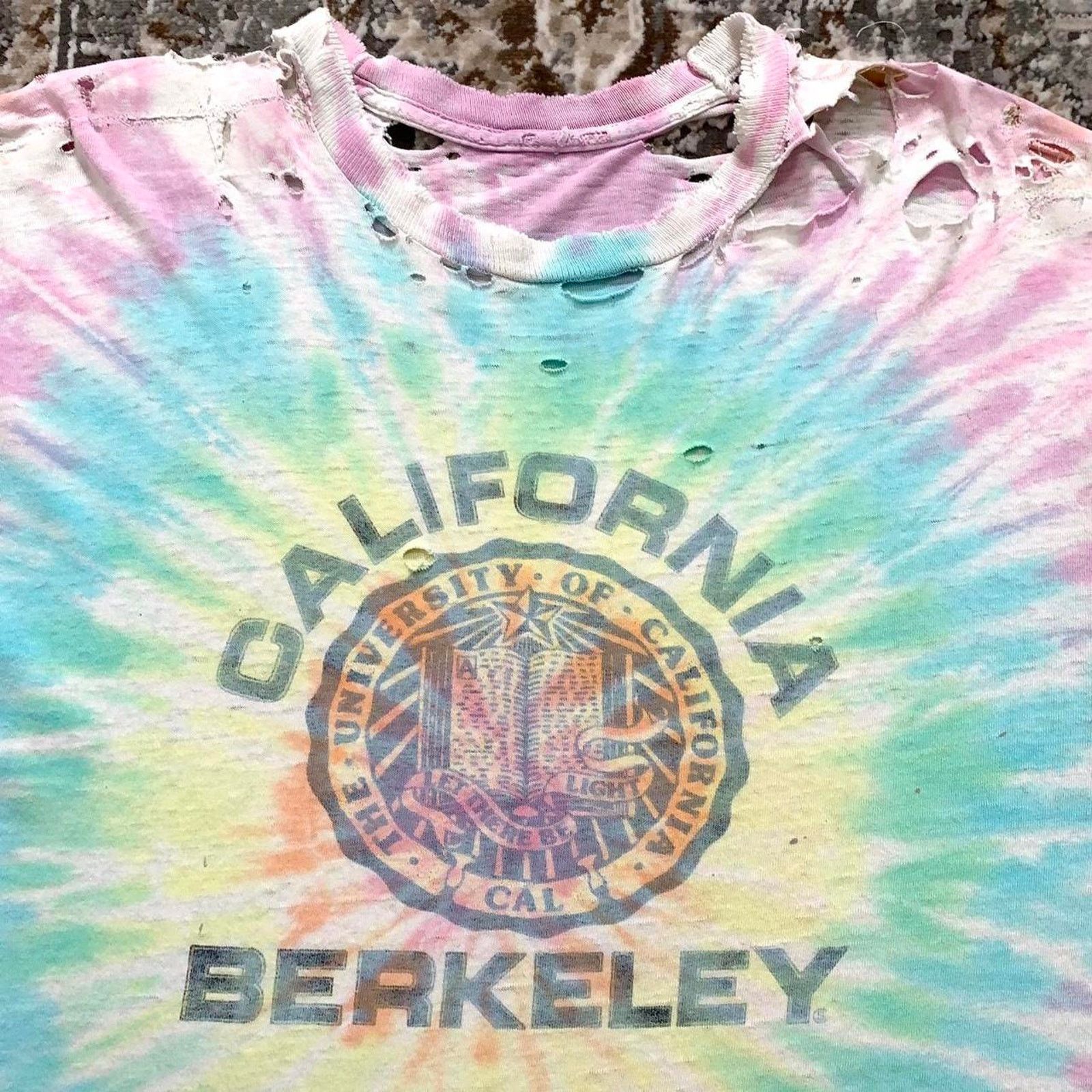 Japanese Brand 80s University Of California Tie Dye Single Stitch Shirt Tee Size US L / EU 52-54 / 3 - 2 Thumbnail