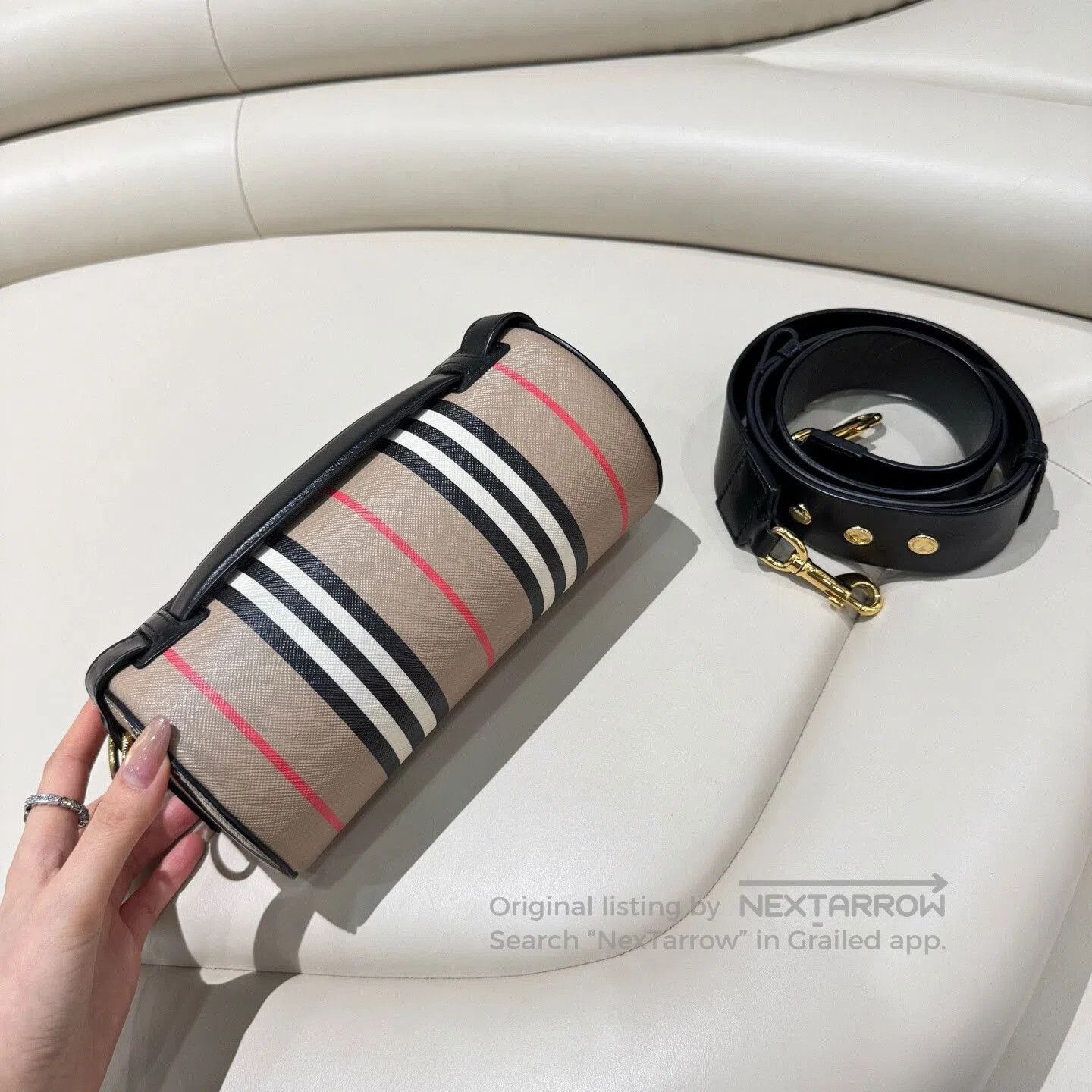 Burberry Burberry Classic Knight Logo Cylinder Bag. Size ONE SIZE - 4 Thumbnail