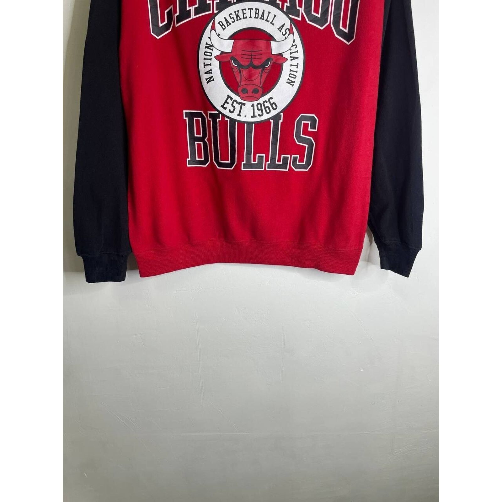 NBA Vintage Chicago Bulls NBA Red Crewneck Sweatshirt Size L Size US L / EU 52-54 / 3 - 2 Thumbnail