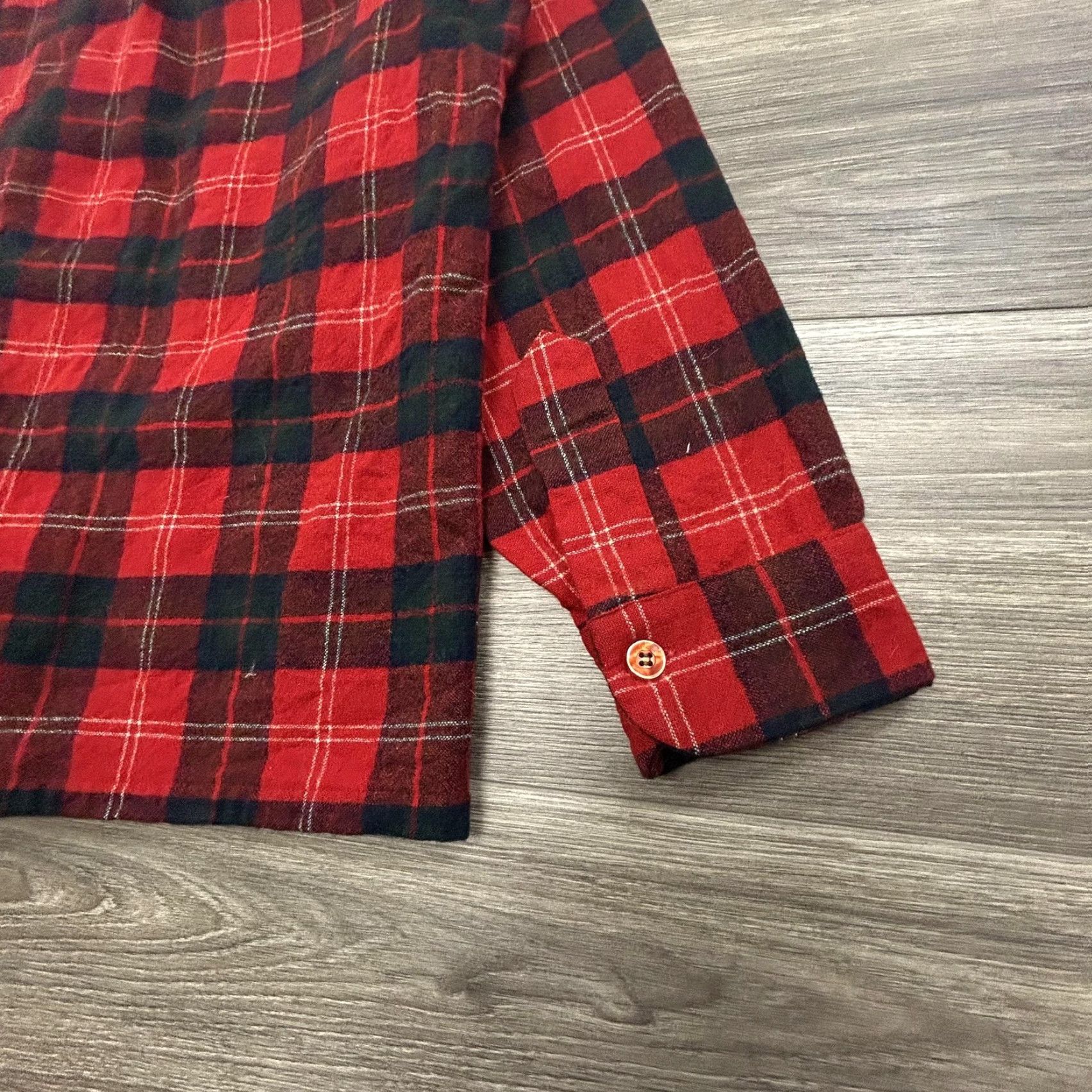 Pendleton VINTAGE Pendleton Board Shirt Mens Large 60s Buffalo Wool Flannel Loop Collar Red Plaid Shirt Mens L Wool 60s Size US L / EU 52-54 / 3 - 6 Thumbnail