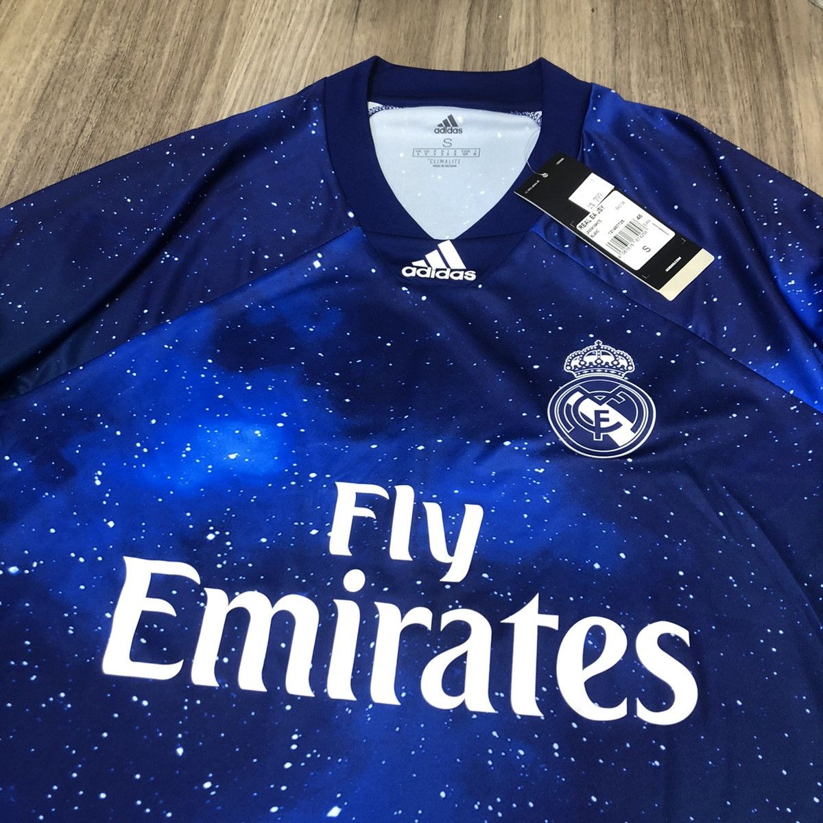 Other Real Madrid 18/19 EA sport jersey (Bnwt) Size US S / EU 44-46 / 1 - 3 Thumbnail
