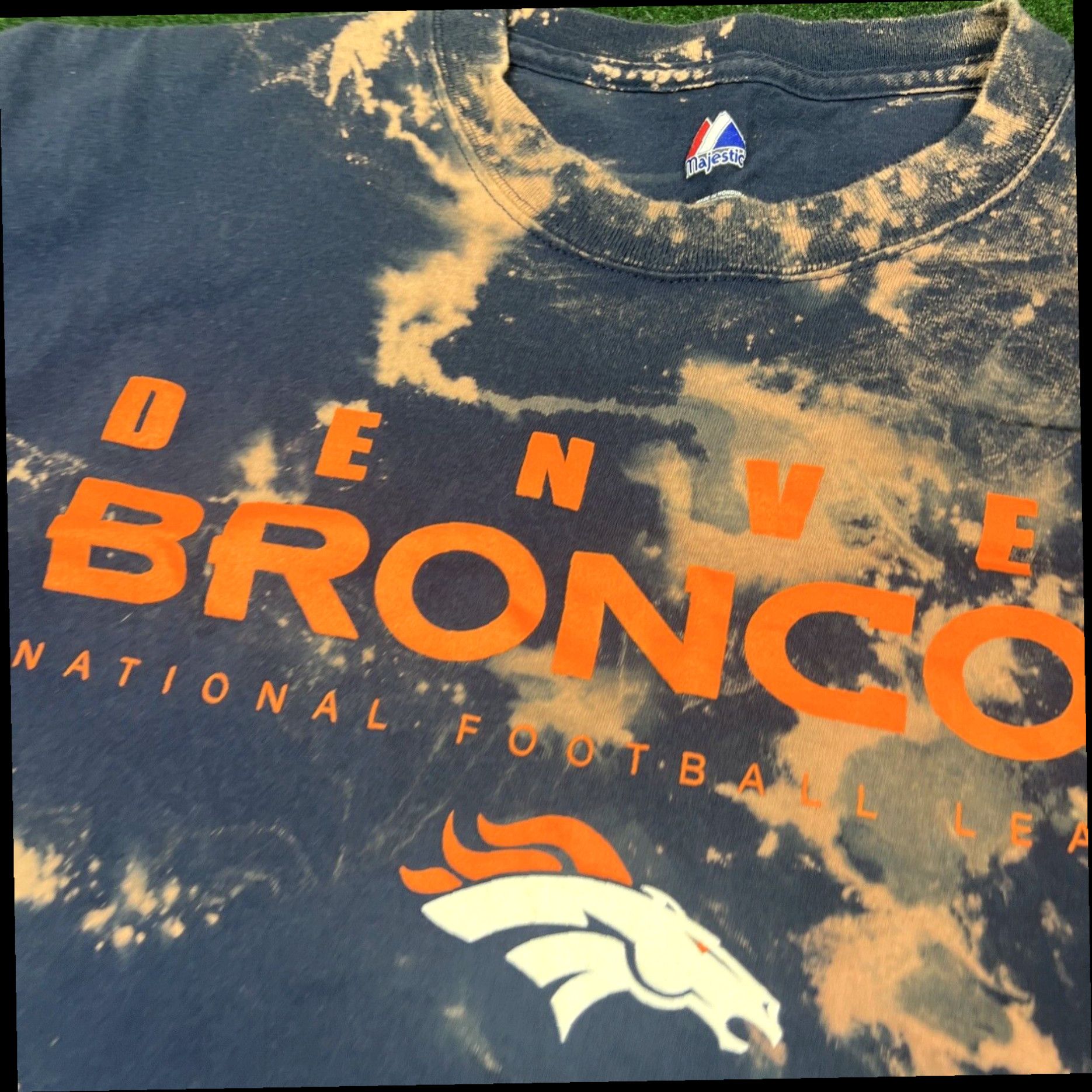 Vintage Men's Bleached Navy Blue Tee Shirt Denver Broncos Logo ~ MAJESTIC ~ XL Size US XL / EU 56 / 4 - 5 Thumbnail