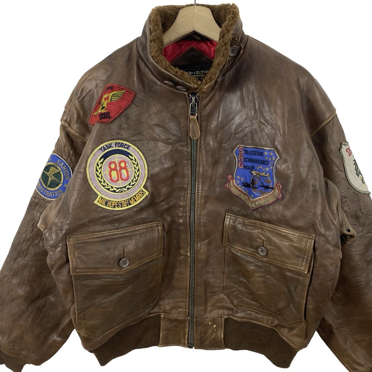 Vintage Vintage DISTRESSED Leather Bomber Jacket Military Patch Size US L / EU 52-54 / 3 - 6 Thumbnail