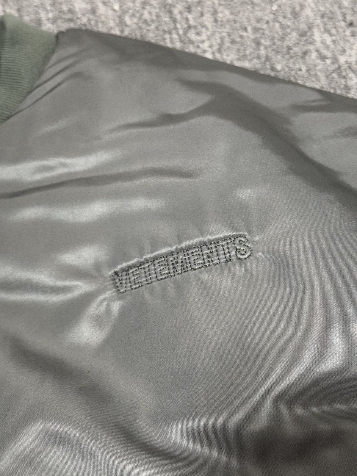 Vetements Vetements 19ss reversible bomber Size US M / EU 48-50 / 2 - 2 Thumbnail