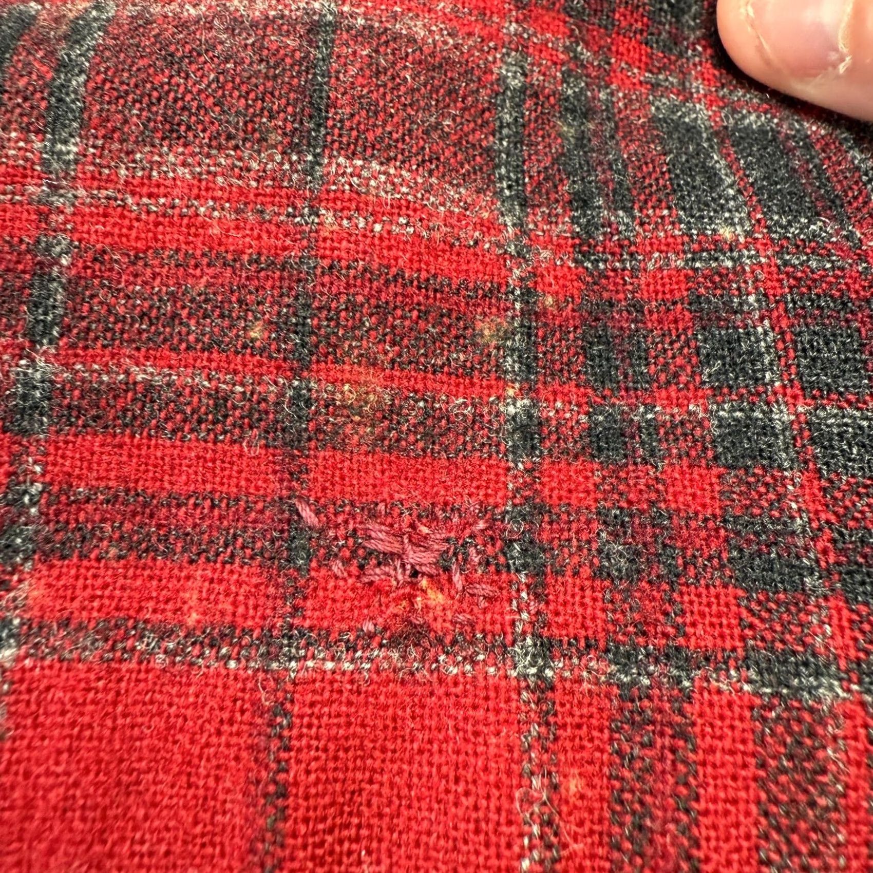 Pendleton VINTAGE Pendleton Board Shirt Mens Medium Red Plaid Wool Thread Collar USA Made Size US M / EU 48-50 / 2 - 4 Thumbnail