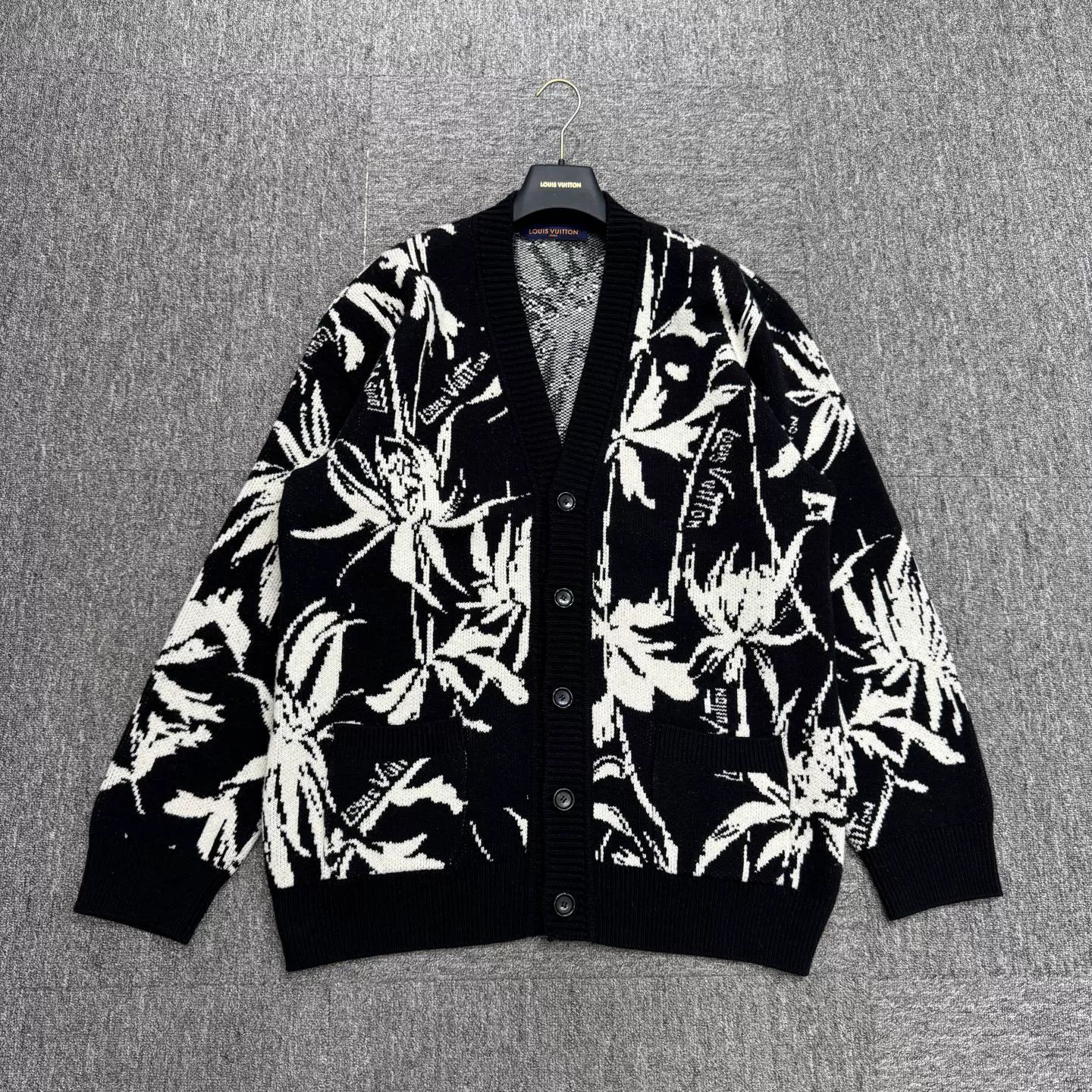 Louis Vuitton Louis Vuitton Plant Pattern Wool Cardigan Size US L / EU 52-54 / 3 - 1 Thumbnail
