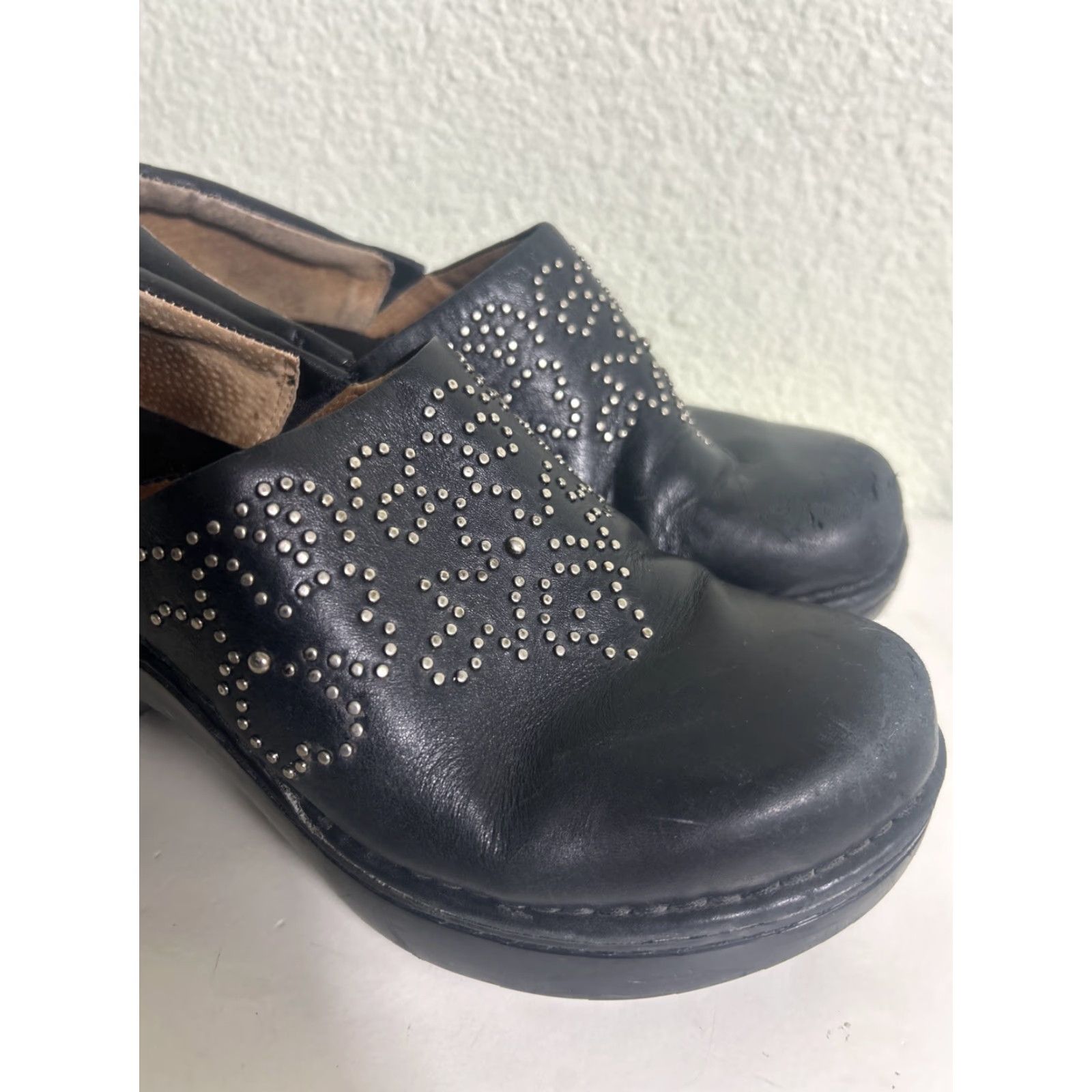 Ariat Ariat Strathmore Clog Women 7.5 Black Leather Western Slip On Mules Studded Wedge Heel Rubber Outsole Casual Workwear Size ONE SIZE - 2 Thumbnail
