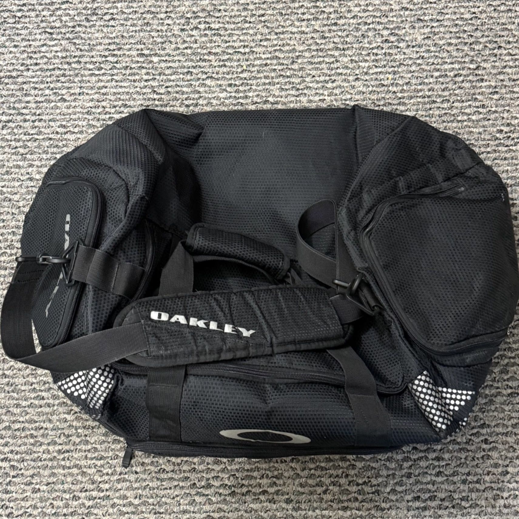 Oakley VINTAGE Oakley Duffle Bag Crossbody Strap 90s Luggage Weekender Black Nylon Polyester Canvas Large Mens Bags Size ONE SIZE - 3 Thumbnail