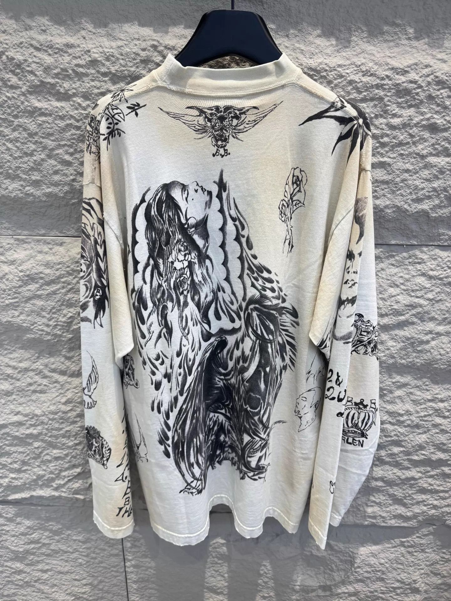 Balenciaga Balenciaga 24ss Nologo B&W Oversized LS T-Shirt Unisex 1 Size US S / EU 44-46 / 1 - 5 Thumbnail