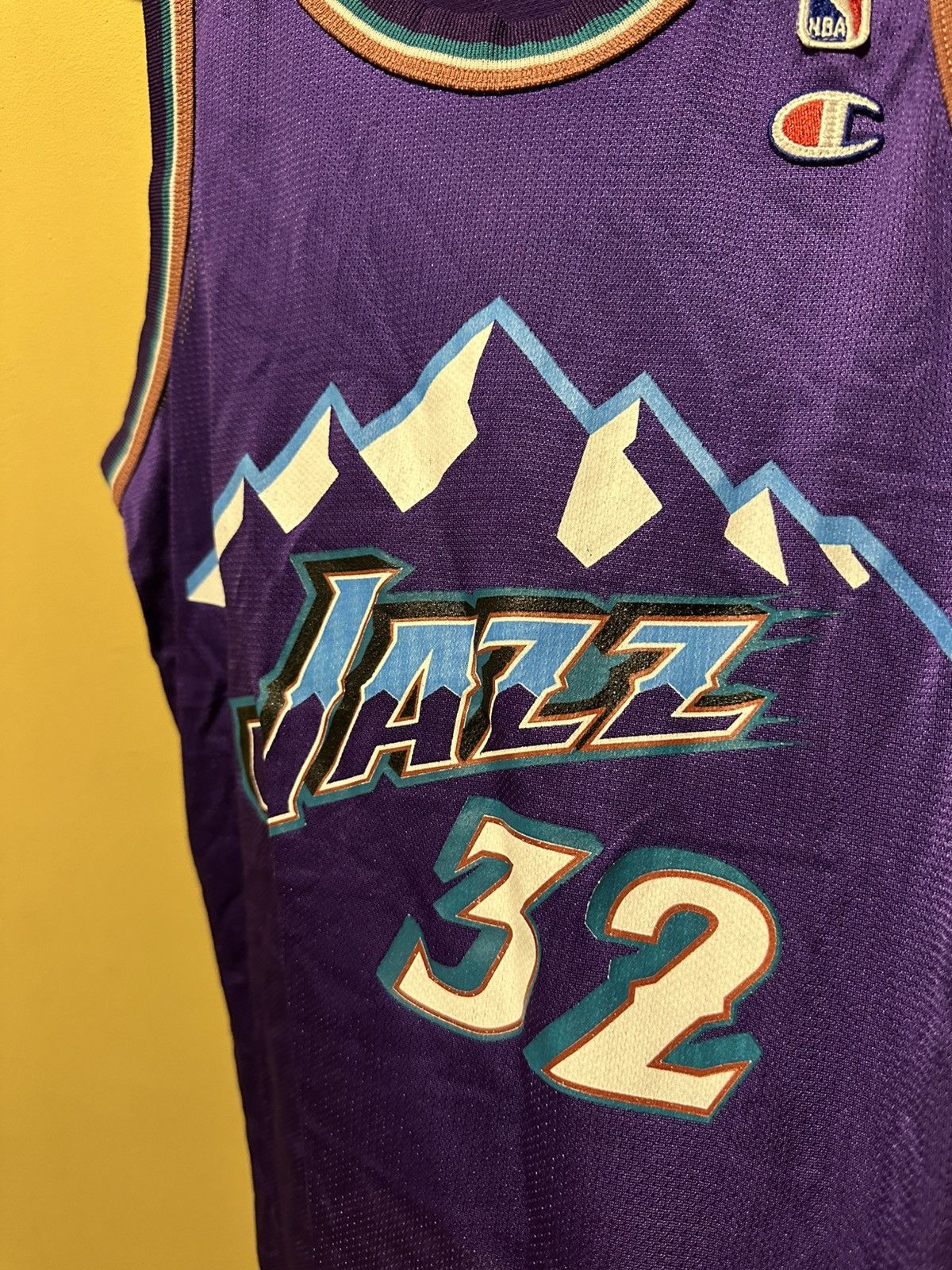 Champion × NBA VTG 90s Champion Utah Jazz #32 Karl Malone NBA Jersey Size US S / EU 44-46 / 1 - 3 Thumbnail