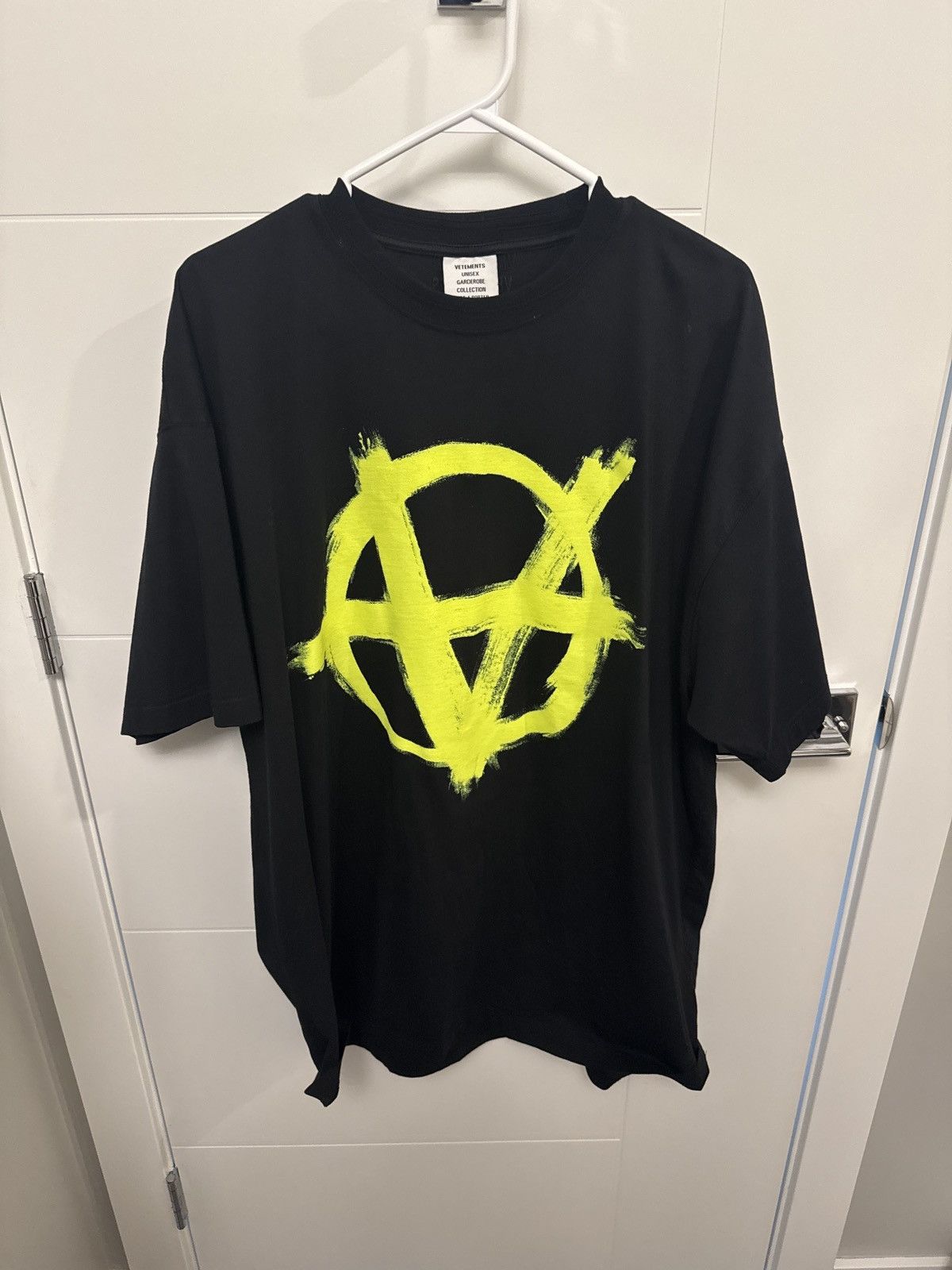 Vetements Vetements Anarchy Tee Size US S / EU 44-46 / 1 - 1 Thumbnail