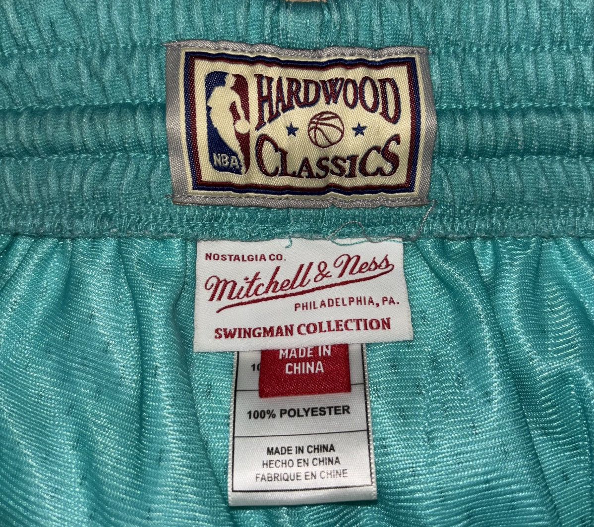 Mitchell & Ness Hardwood Classic Grizzlies Basketball Shorts Size US 32 / EU 48 - 3 Thumbnail
