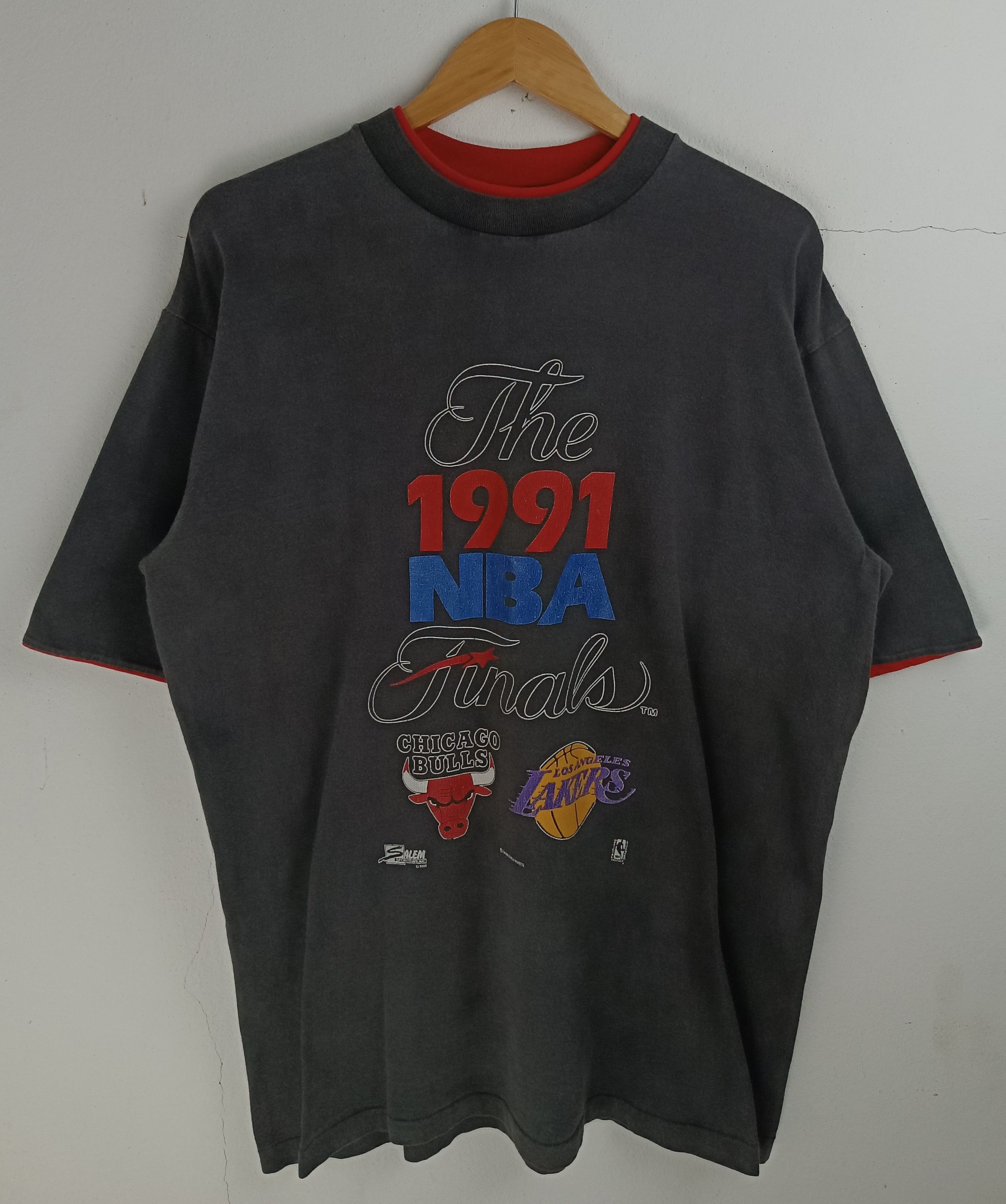 NBA VINTAGE THE 1991 NBA FINALS BULLS VS LAKERS DOUBLE LAYER TEE Size US XL / EU 56 / 4 - 3 Thumbnail