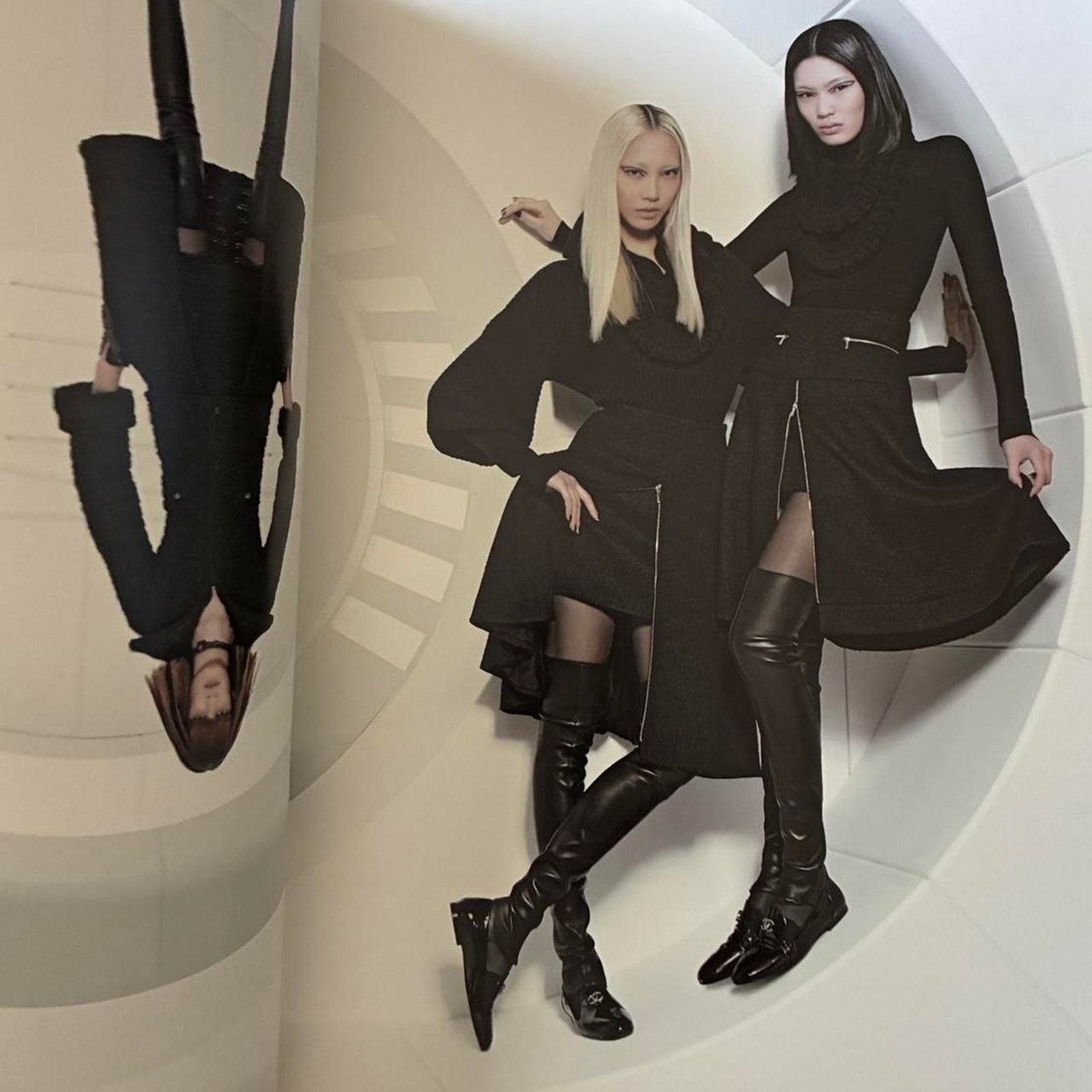 Chanel × Karl Lagerfeld Chanel Traveling in Space PHOTOS BY KARL LAGERFELD catalog Size ONE SIZE - 3 Thumbnail