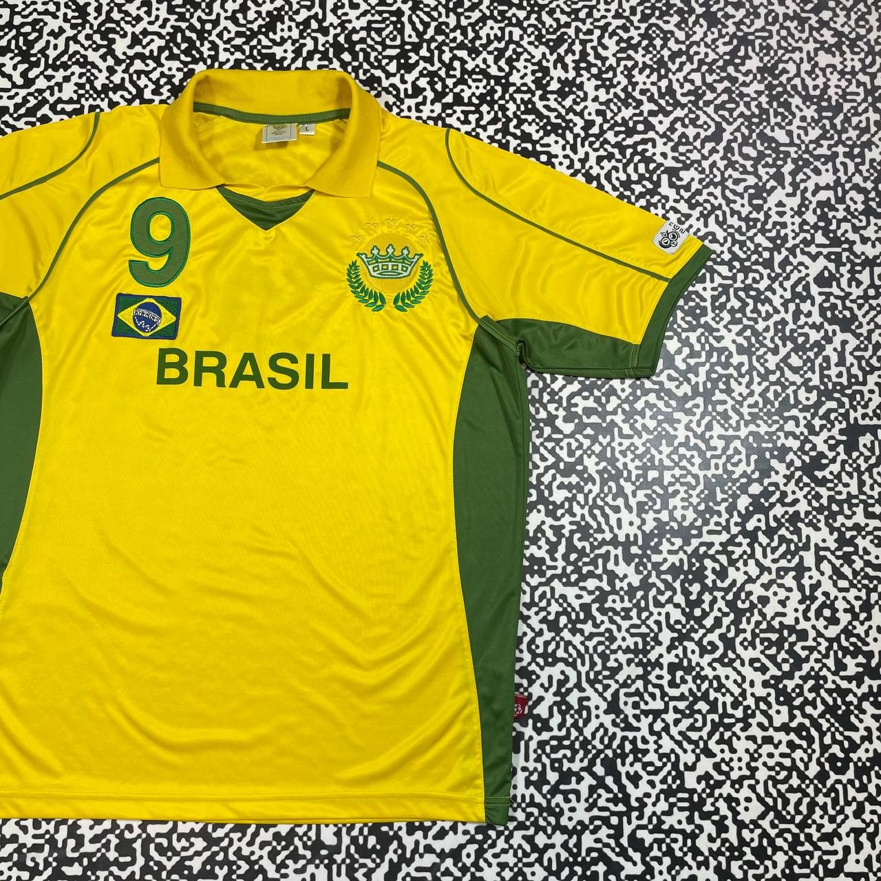 Vintage Vintage Y2K Brasil 9 Ronaldo Retro Soccer Jersey World Cup Size US L / EU 52-54 / 3 - 4 Thumbnail