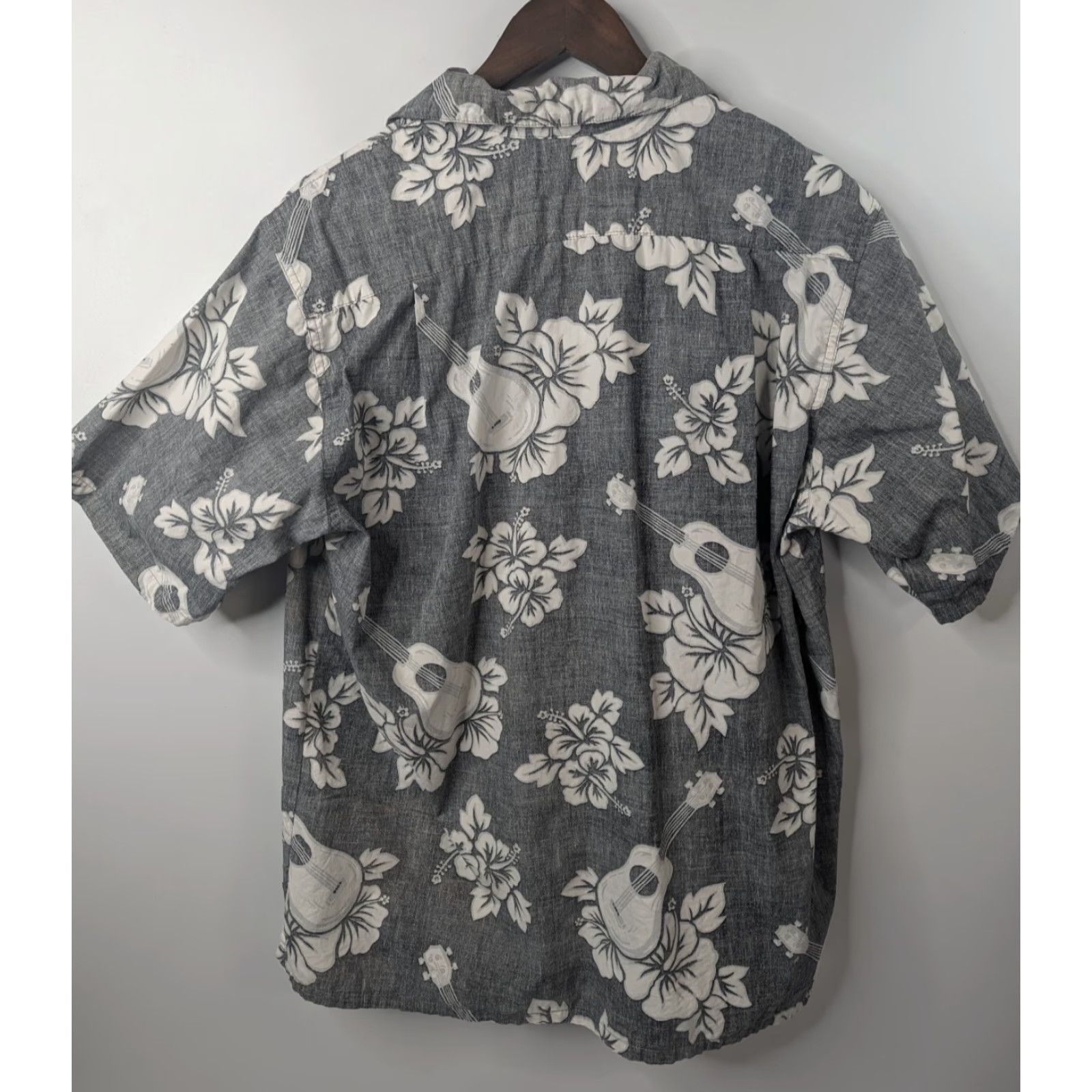 Vivobarefoot VTG Go Barefoot Shirt Men's M Floral Hawaiian Aloha Reverse Collar Button Short Sleeve Gray 100% Cotton Pocket Size US M / EU 48-50 / 2 - 4 Thumbnail