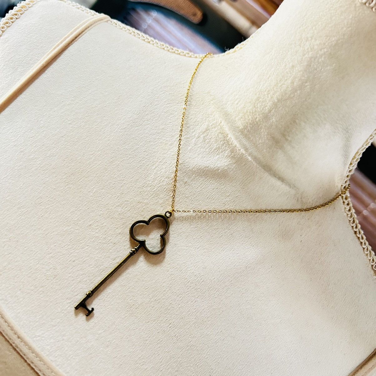 Vintage Vintage brass skeleton key on chain necklace Size ONE SIZE - 1 Thumbnail