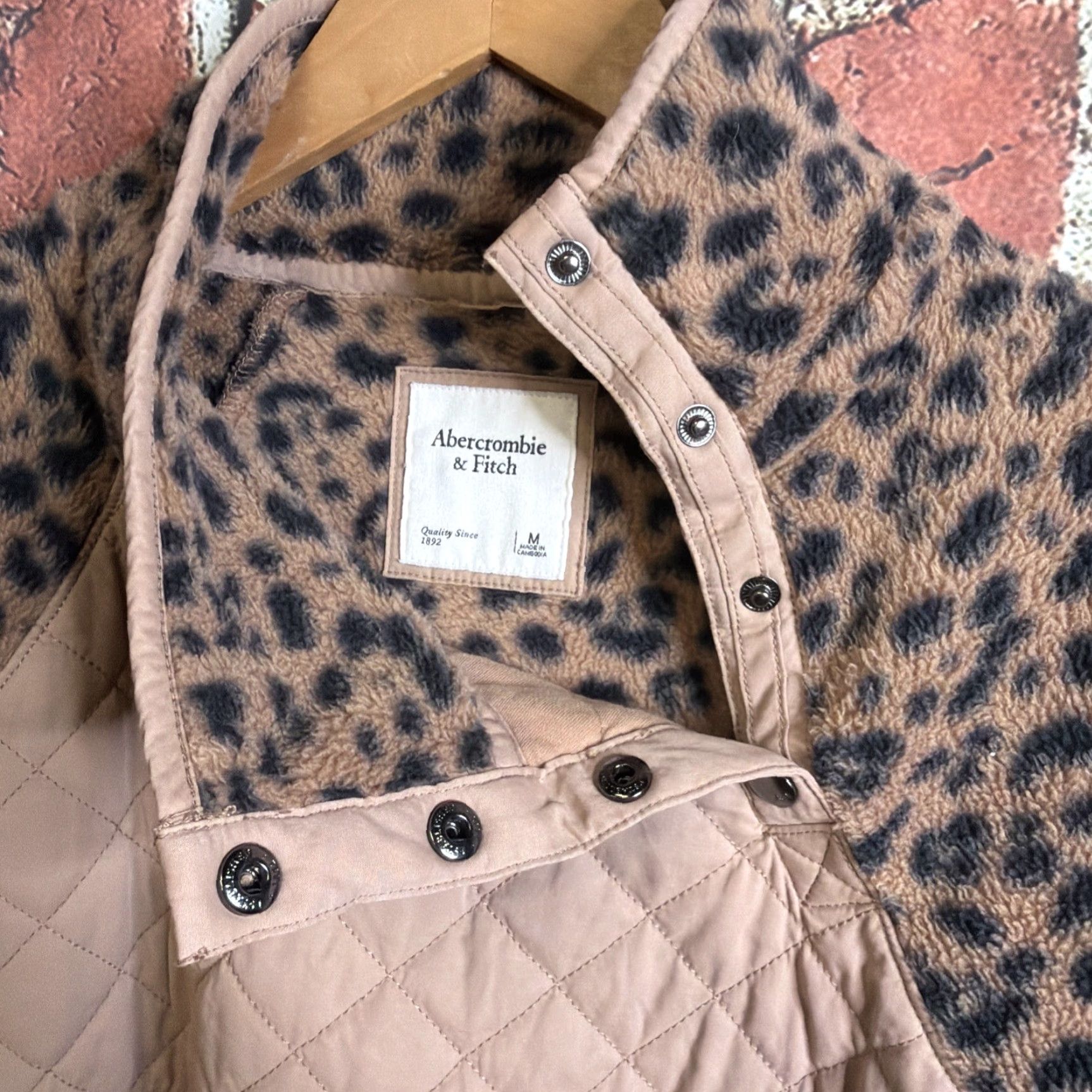 Abercrombie & Fitch Abercrombie & Fitch Fleece Leopard Pullover Womens Size M 1/4 Button Down Size M / US 6-8 / IT 42-44 - 4 Thumbnail