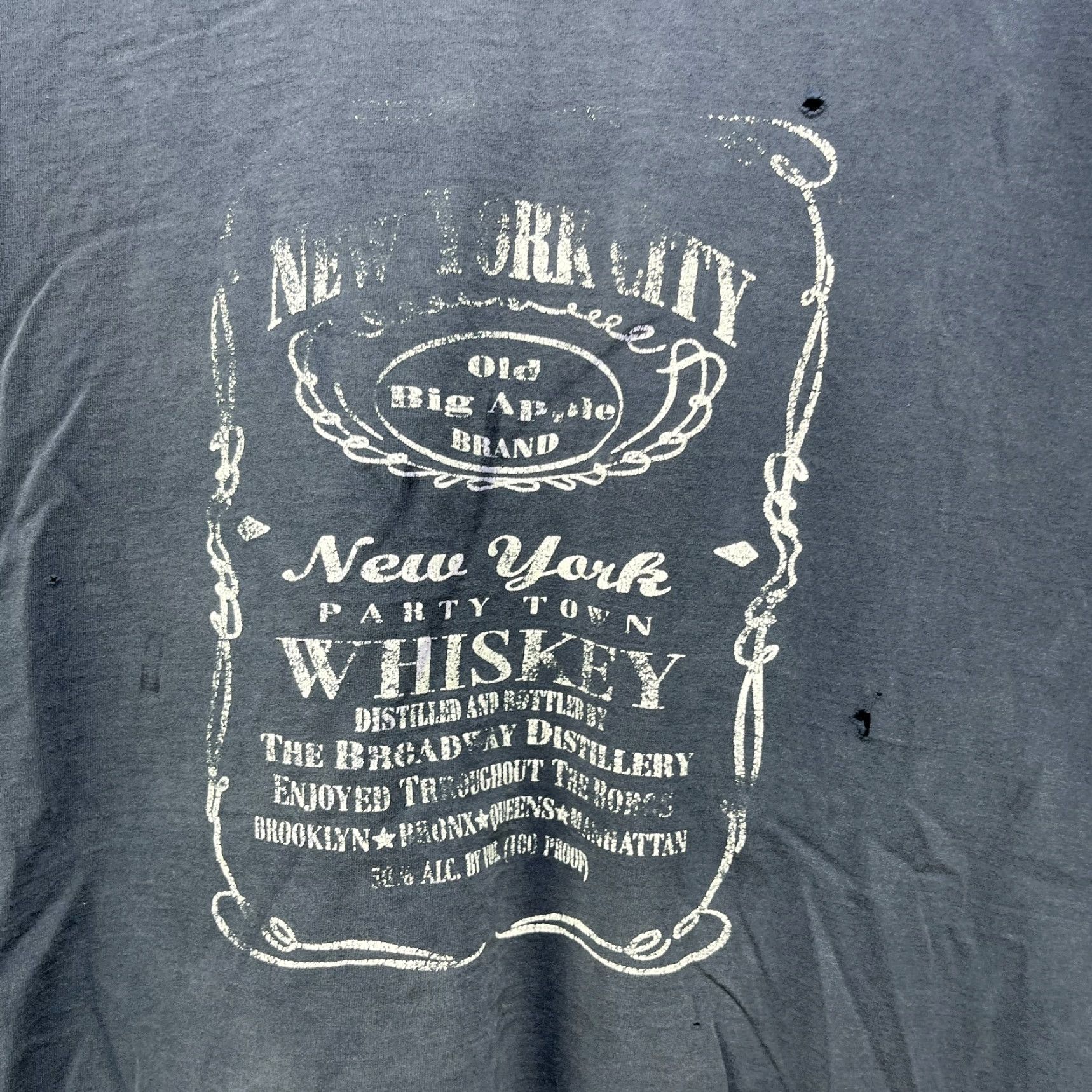 Vintage VINTAGE New York Sun Faded Black Whiskey T Shirt 2XL Men's T-Shirt 90s Movie Rock Band Pockets Cotton Hanes Beefy-T Size US XXL / EU 58 / 5 - 2 Thumbnail