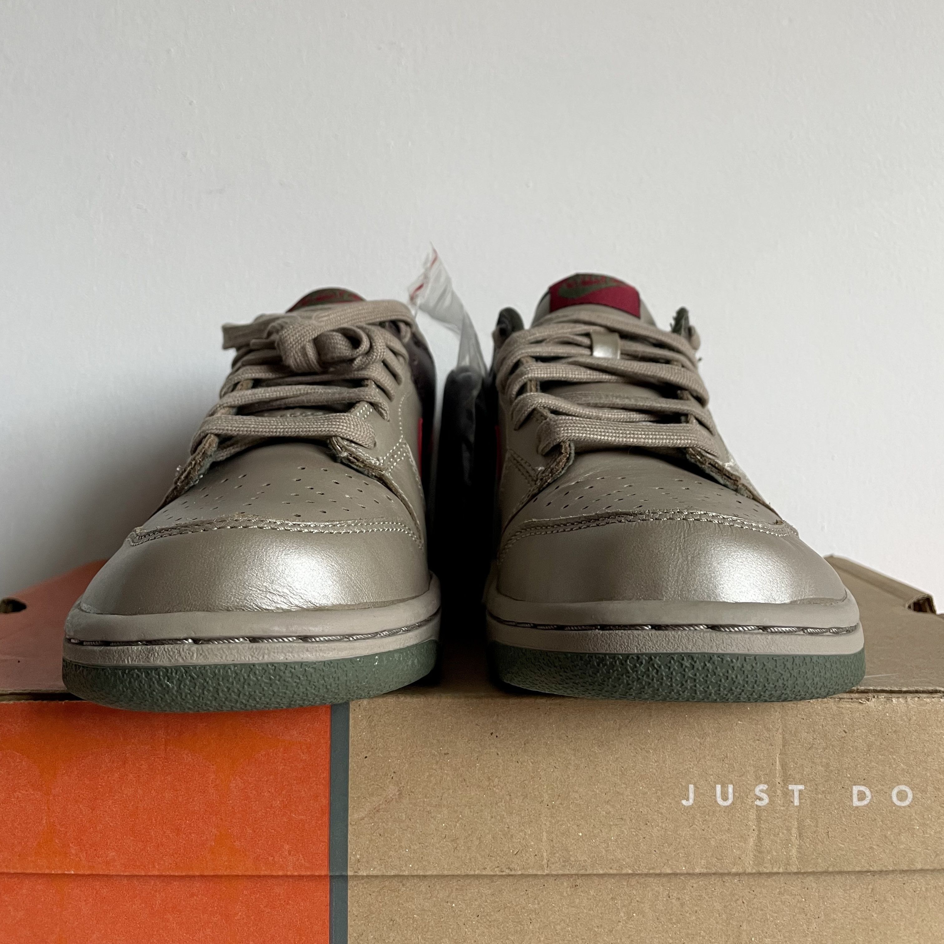 Nike 2006 Nike Dunk Low Wmns Met Zink/Team Red-Army Size US 8 / IT 38 - 7 Thumbnail
