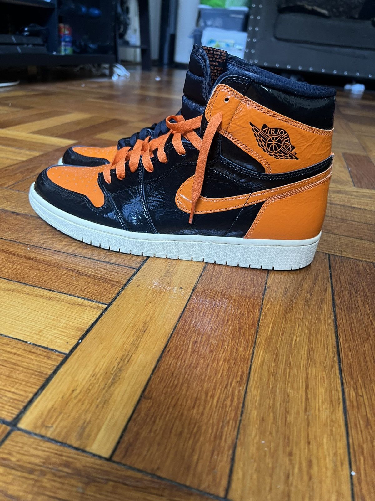Jordan Brand Air Jordan 1 Retro High OG “Shattered Backboard 3.0” Size US 12 / EU 45 - 7 Thumbnail